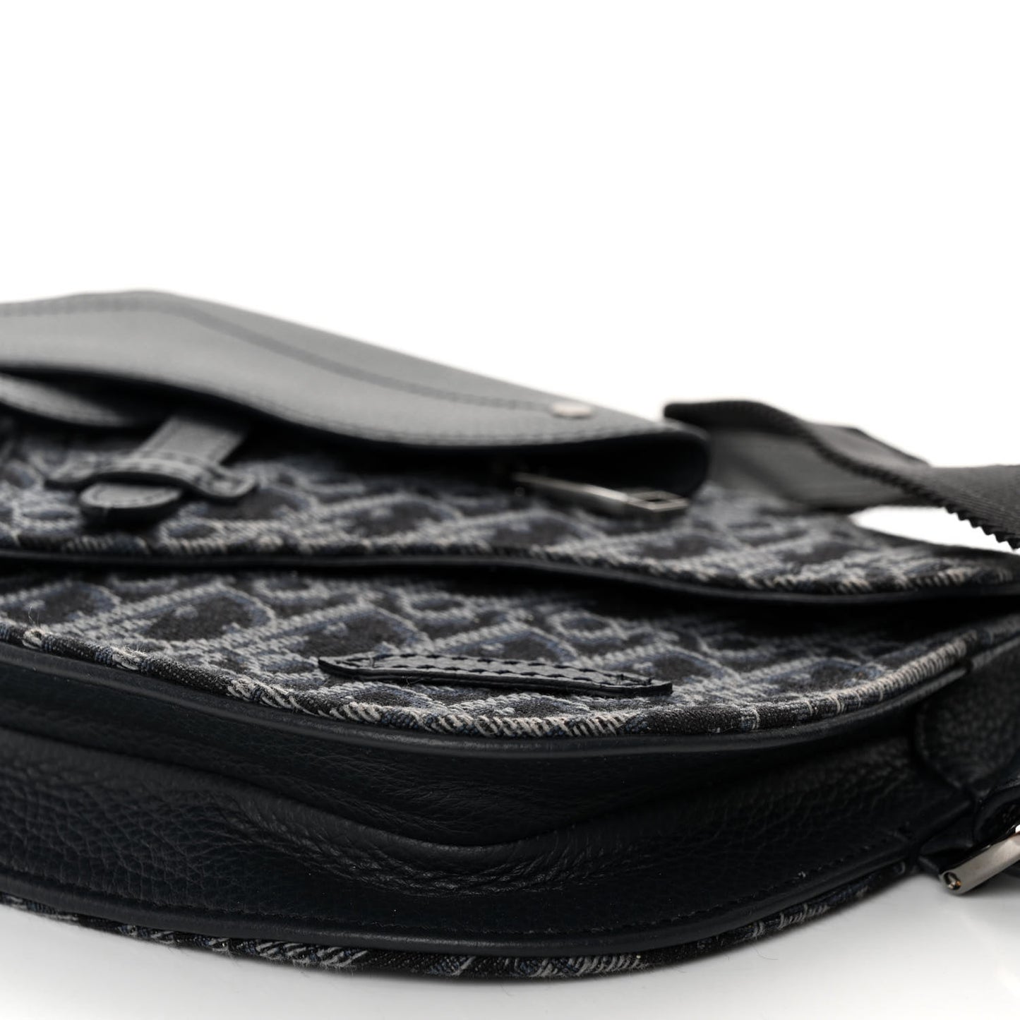 Oblique Saddle Messenger Pouch Blue Black