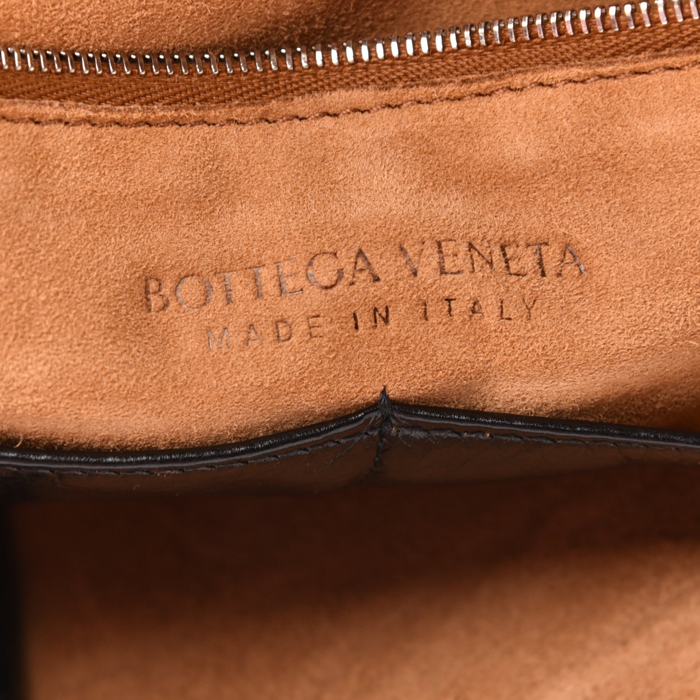 Paper Calfskin Maxi Intrecciato Medium Arco Slouch Black