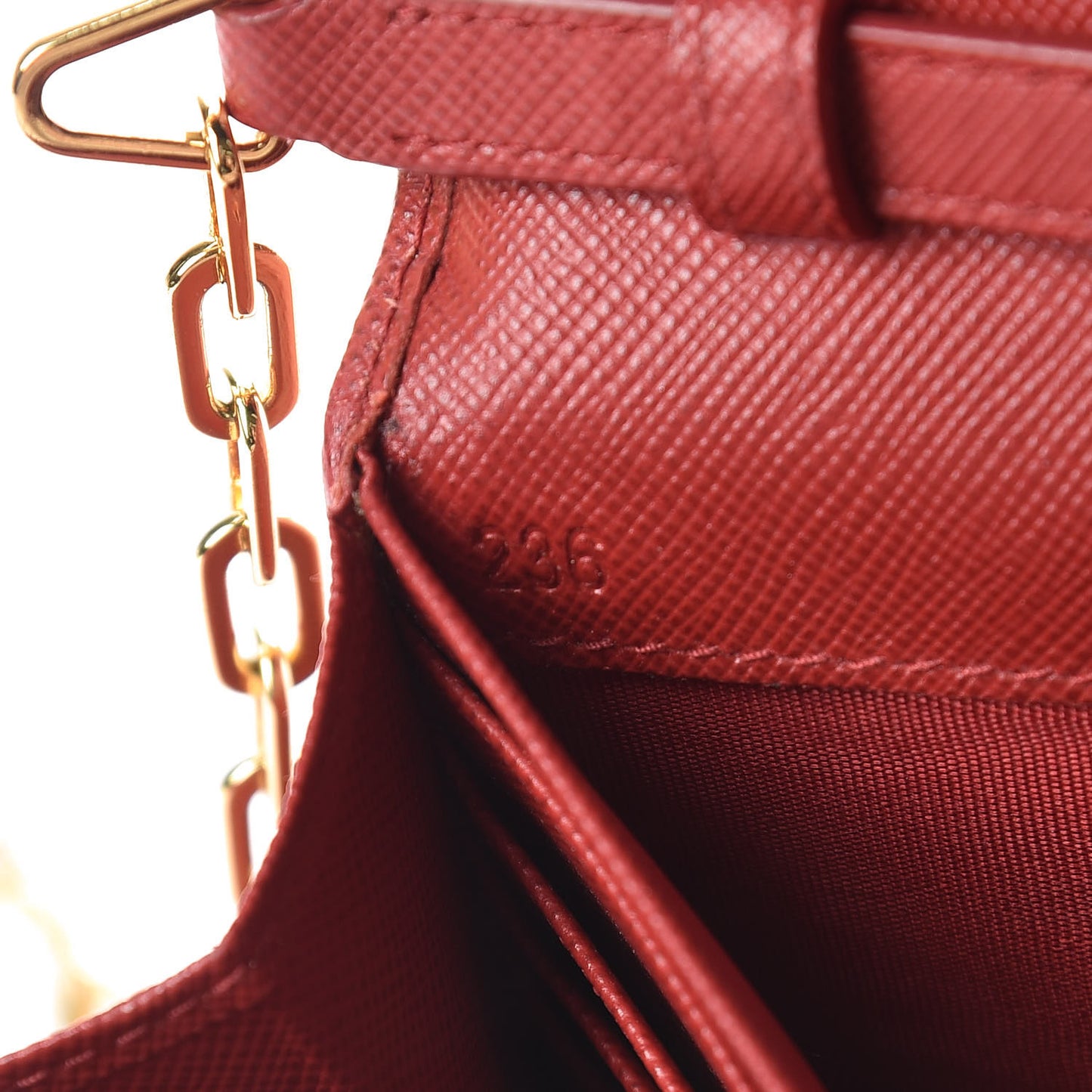 Saffiano Metal Bar Chain Wallet Fuoco