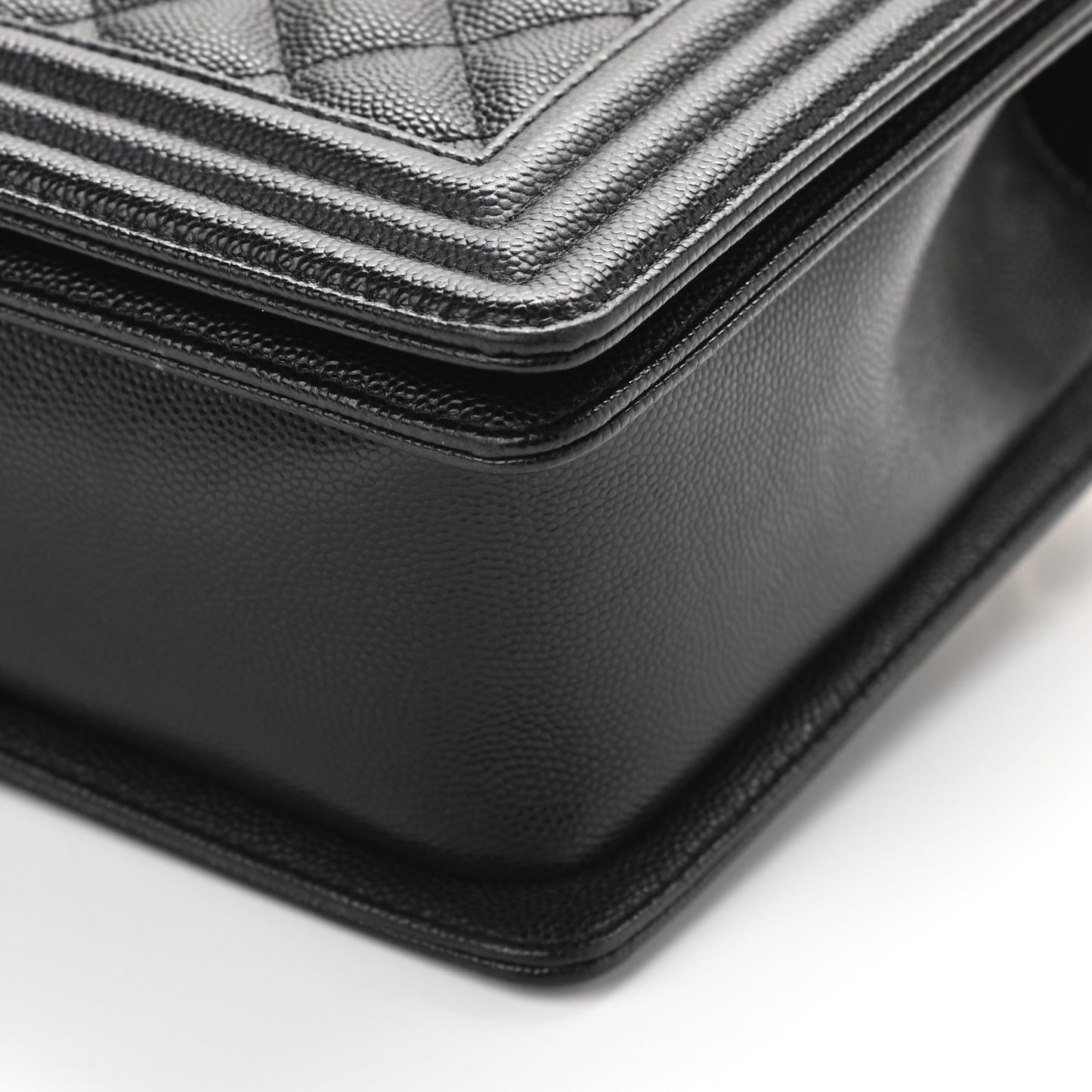Caviar Quilted New Medium Boy Flap Black
