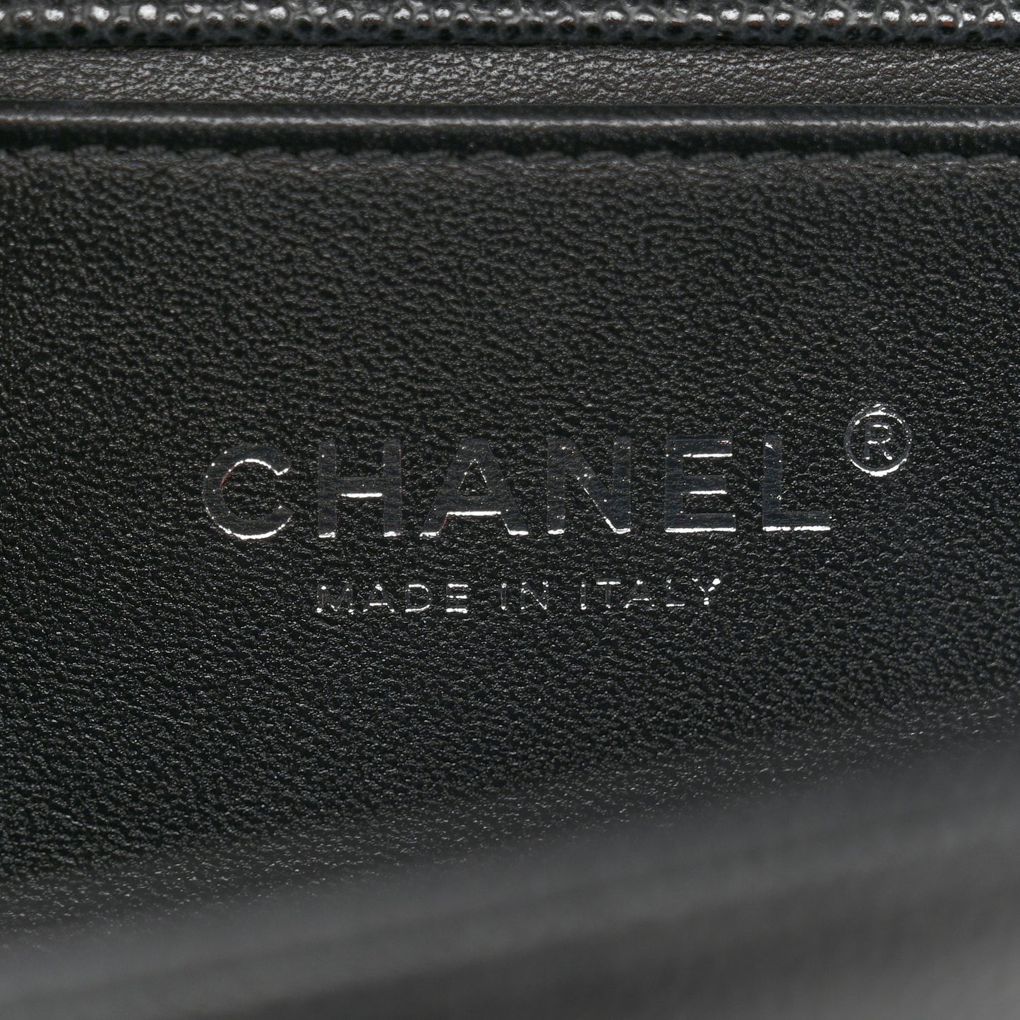 Caviar Quilted Medium Boy Flap Black