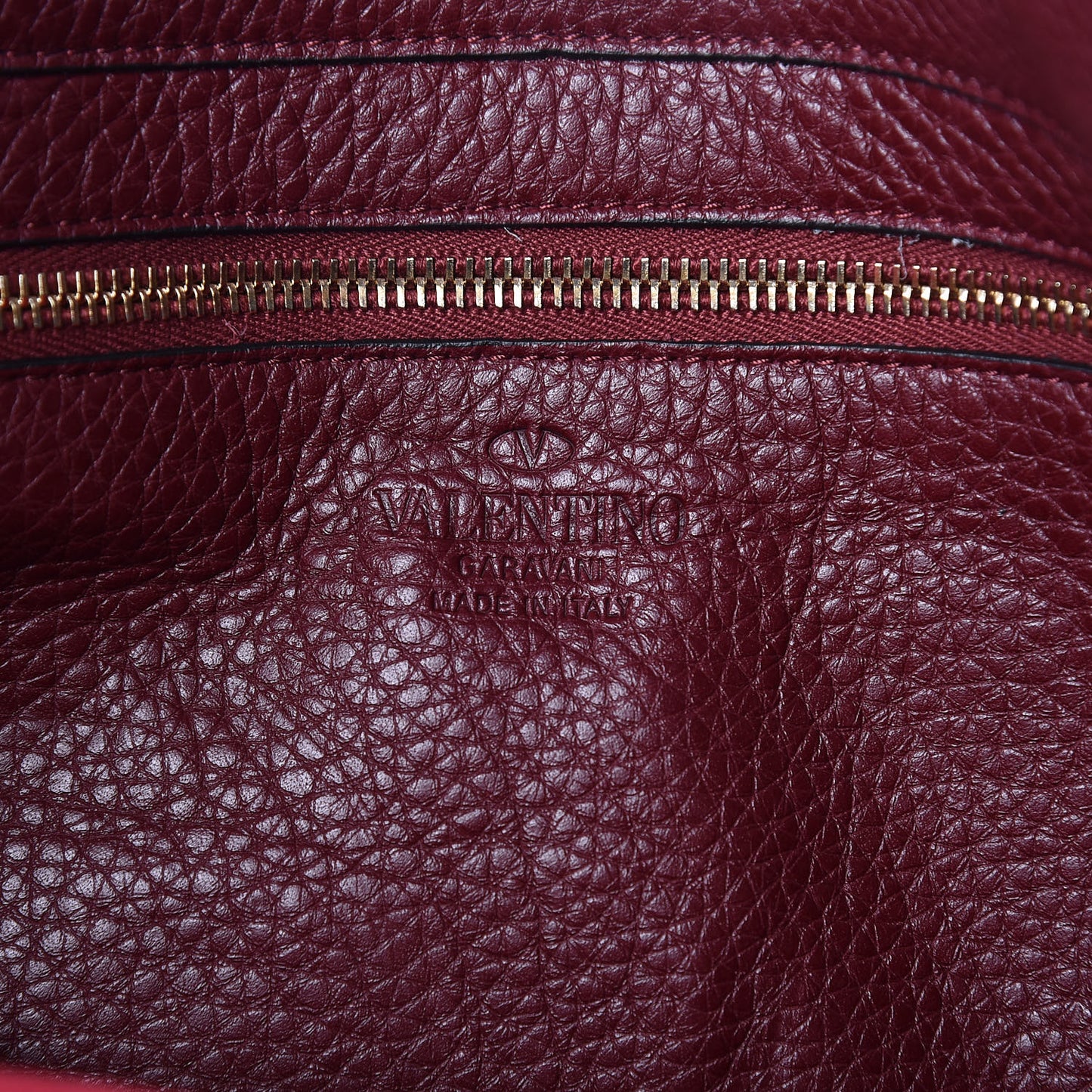 Pebbled Calfskin Medium Rockstud Tote Cremisi