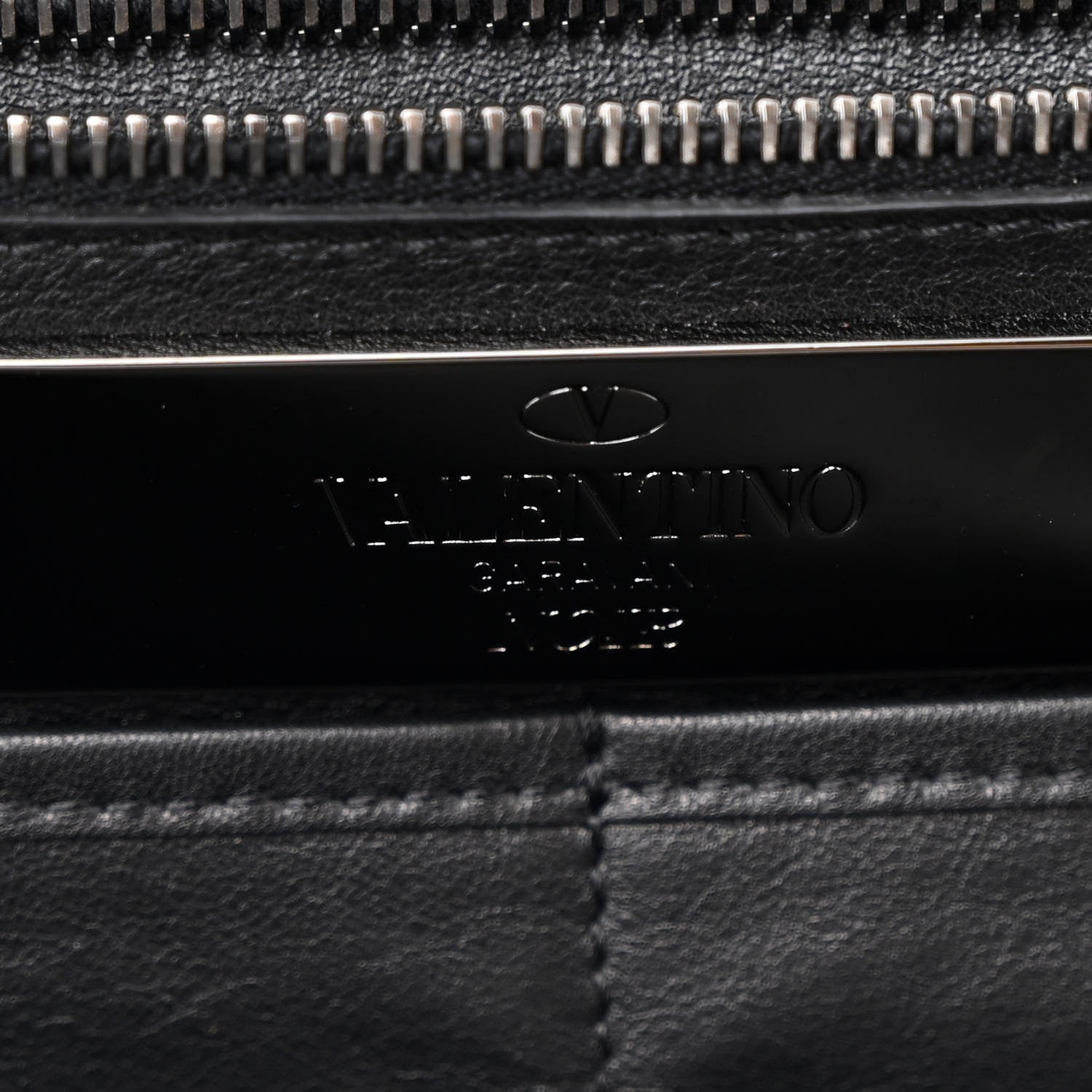Valentino Garavani Vitello Medium Rockstud Tote Black 6 of 11