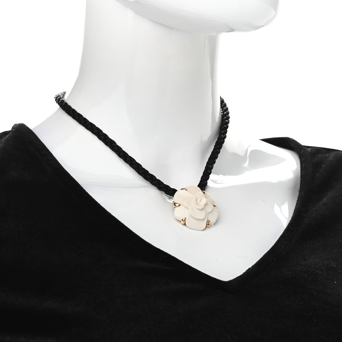 18K Yellow Gold White Agate Camellia Sculpte Cord Necklace