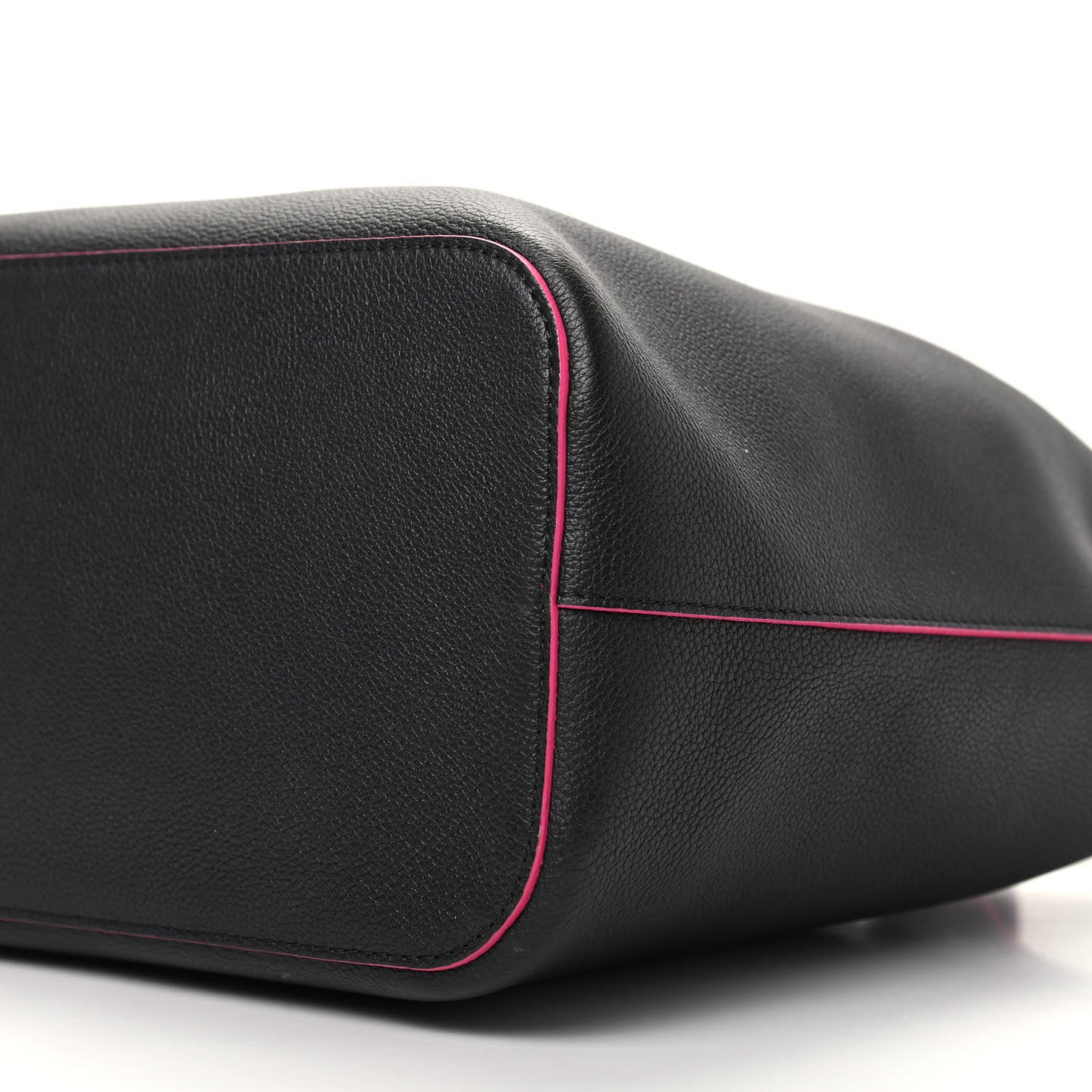 Calfskin Lockme Bucket Black