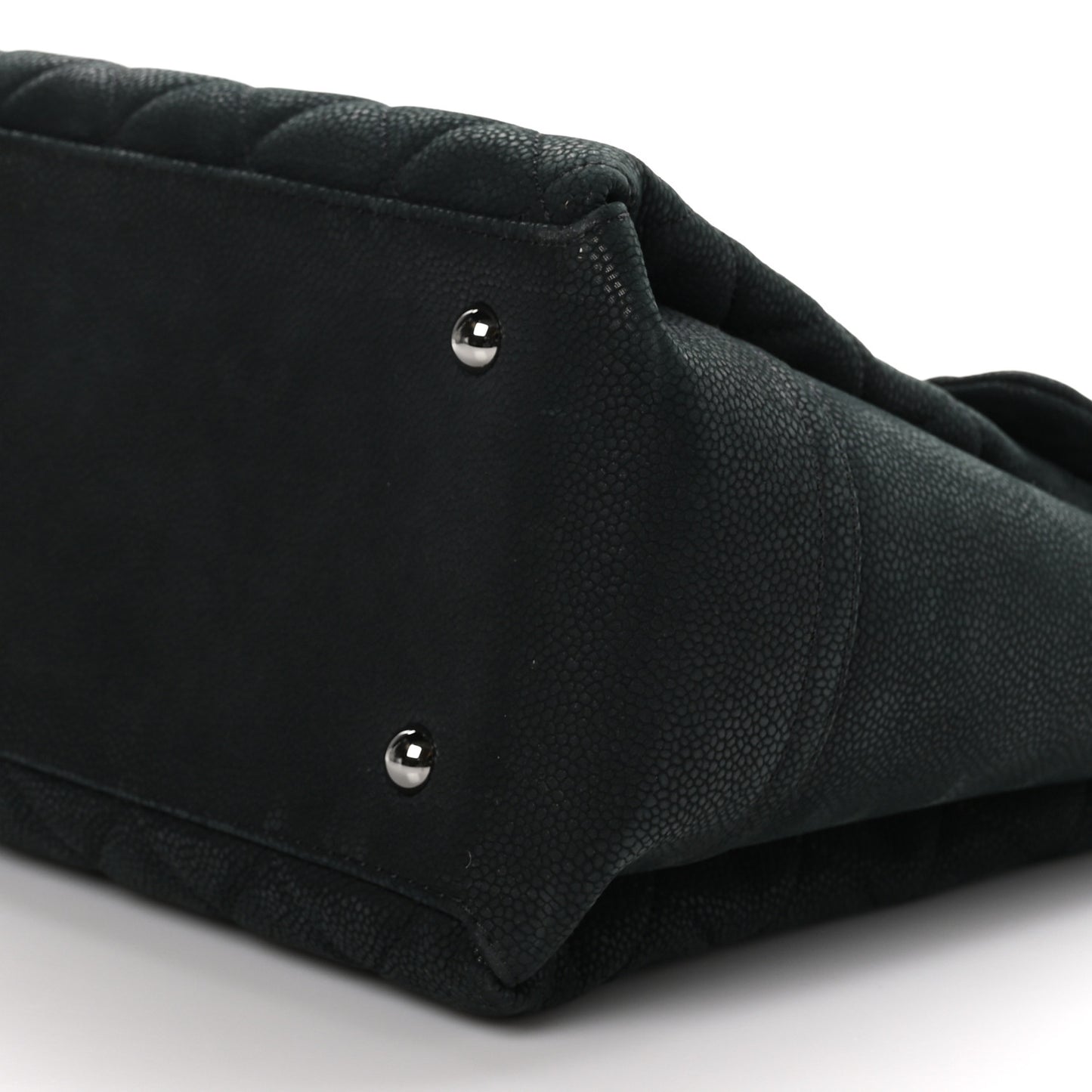 Iridescent Caviar Medium Lady Pearly Flap Black