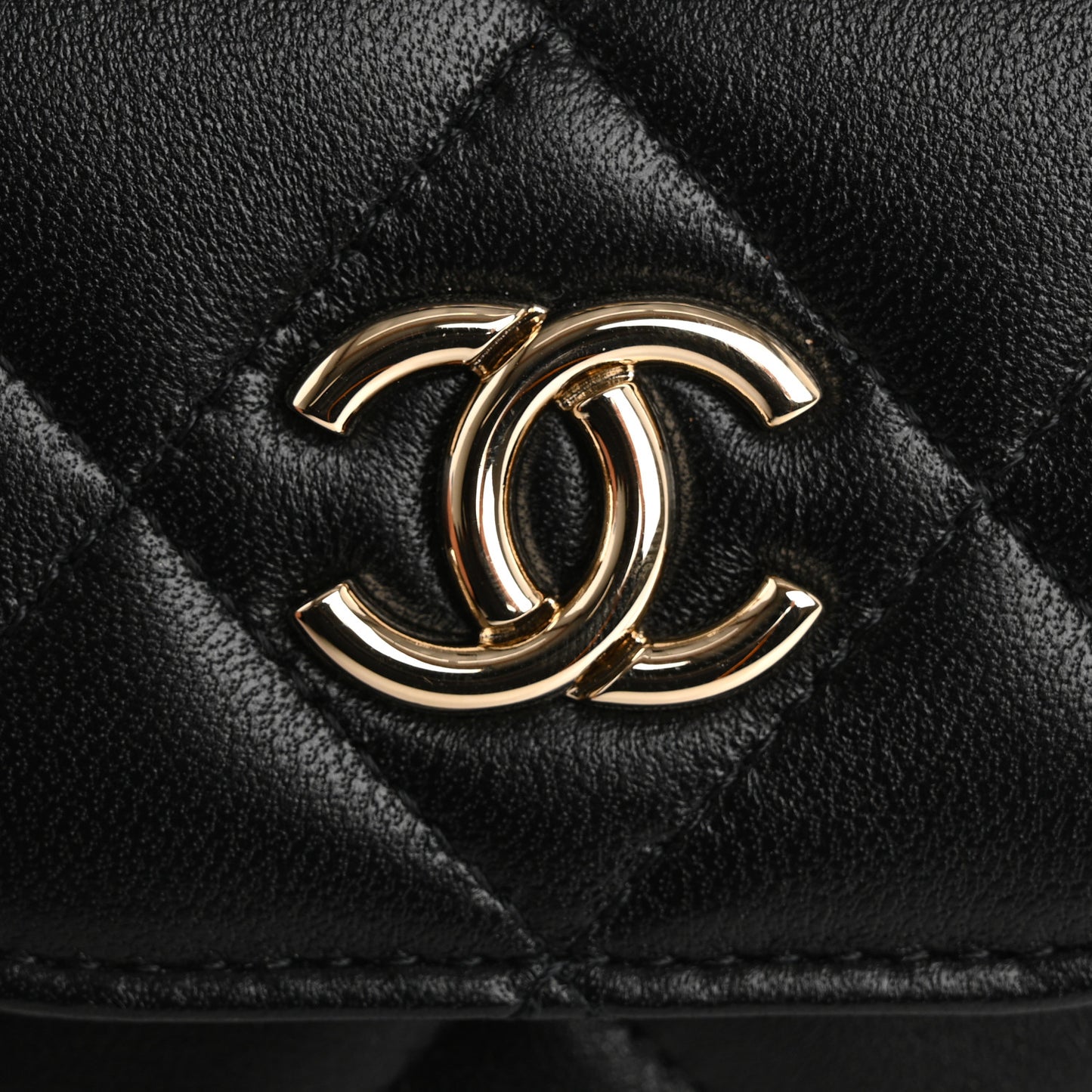 Lambskin Quilted Pearl Top Handle Clutch With Chain Black
