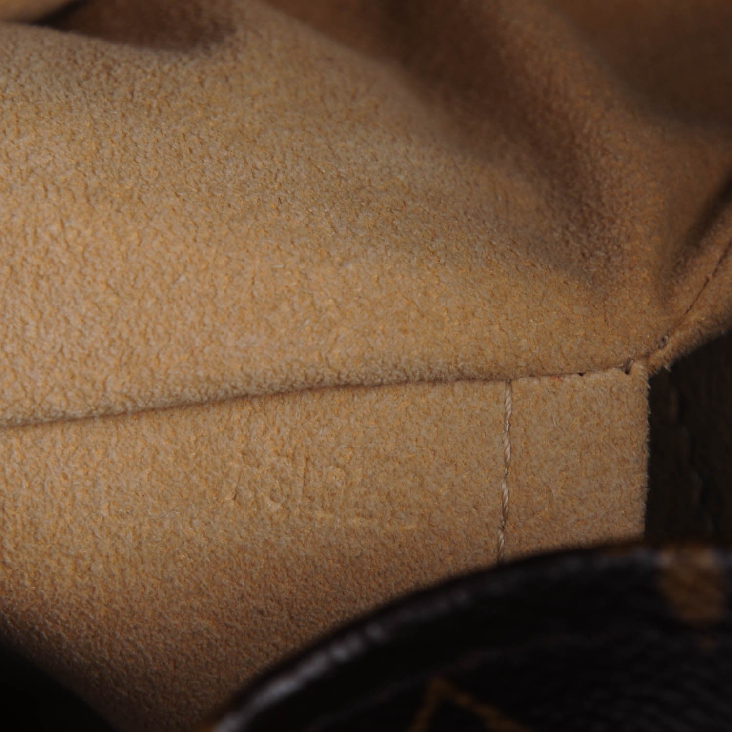 Louis Vuitton Monogram Artsy MM 7 of 7