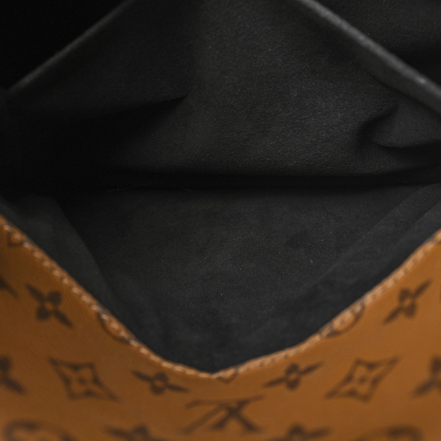 Reverse Monogram Pochette Metis