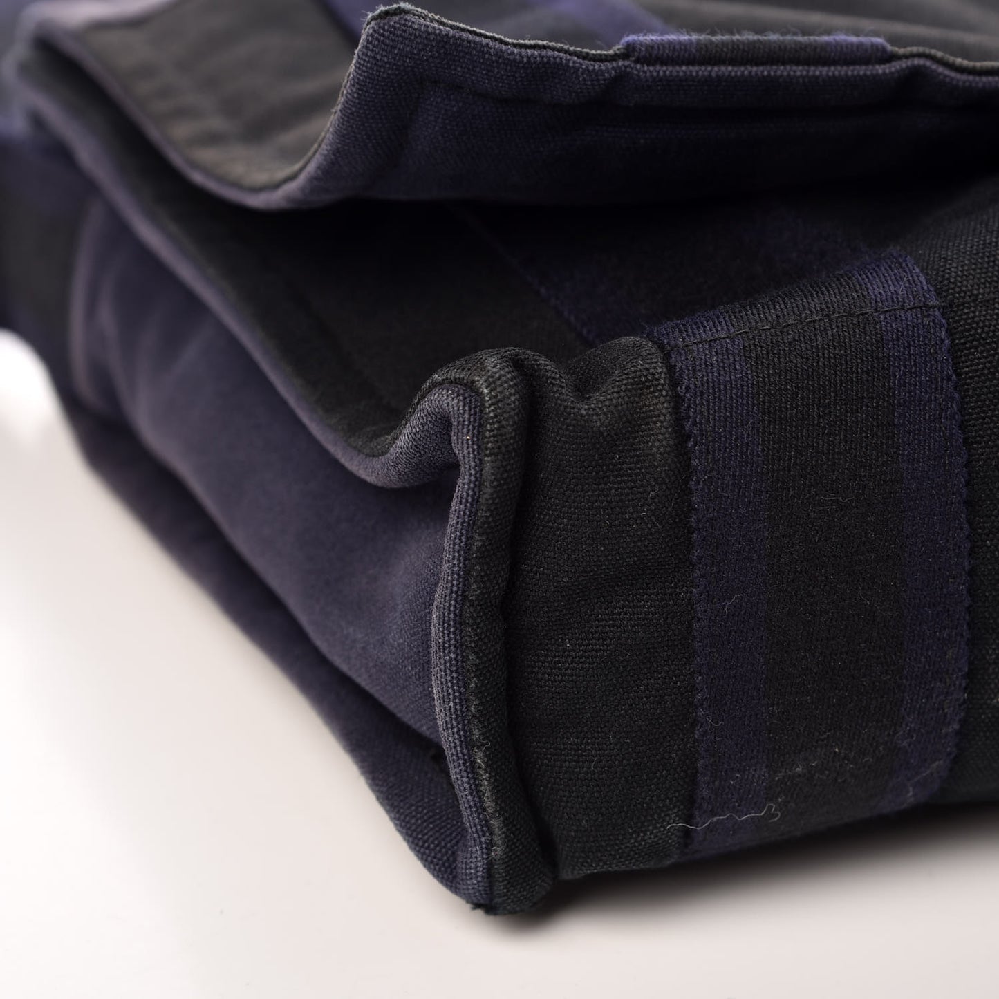 Toile Messenger Black