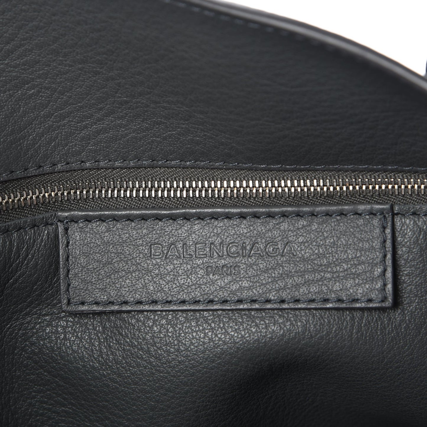Veau Papier B4 Zip Around Tote Gris Fossile