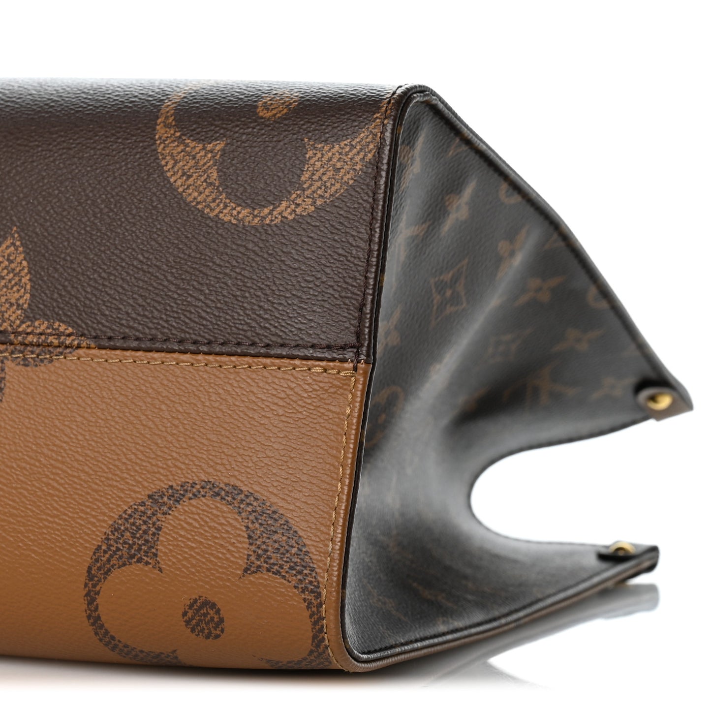 Reverse Monogram Giant Onthego MM