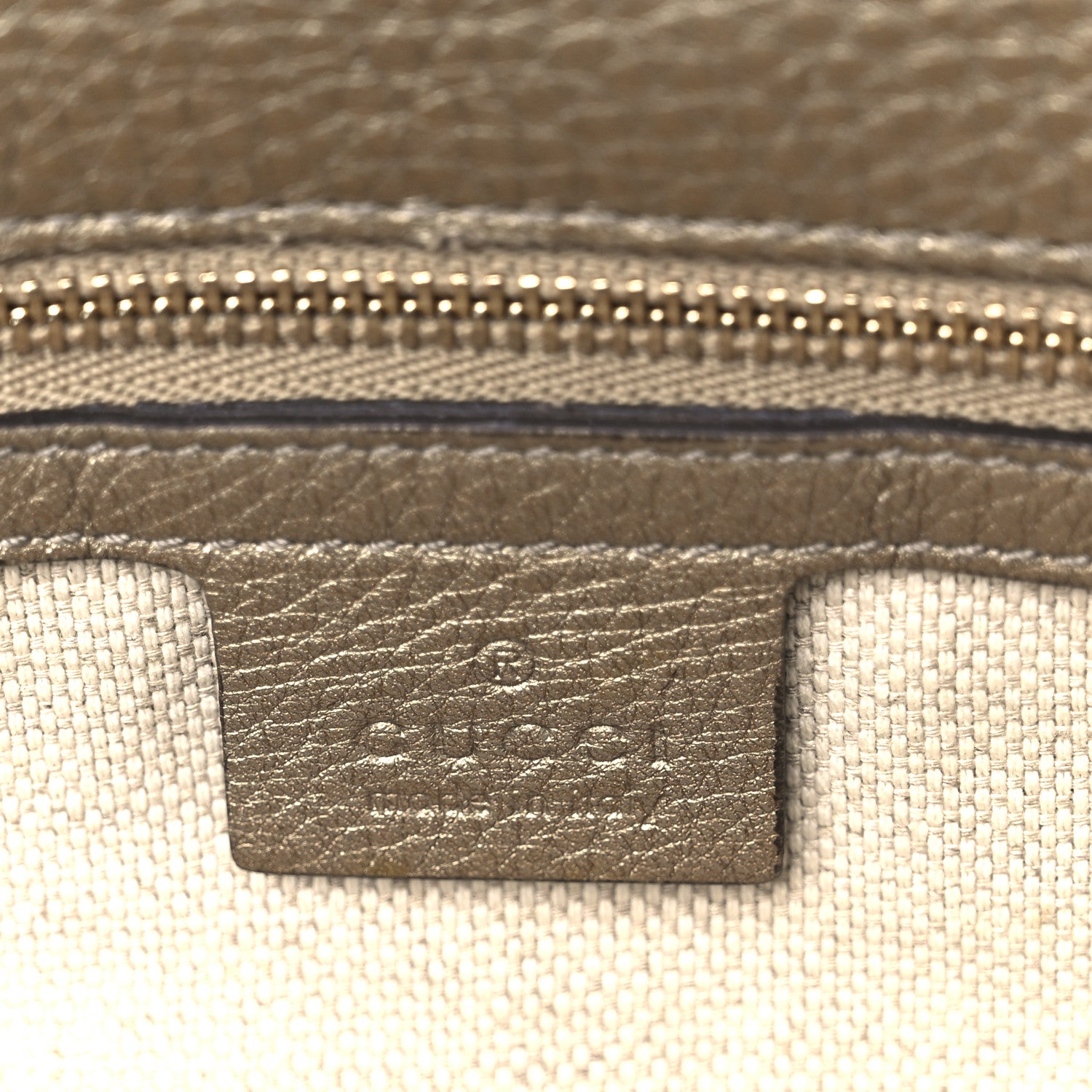 Gucci Metallic Pebbled Calfskin Medium Soho Clutch Golden Beige 6 of 9