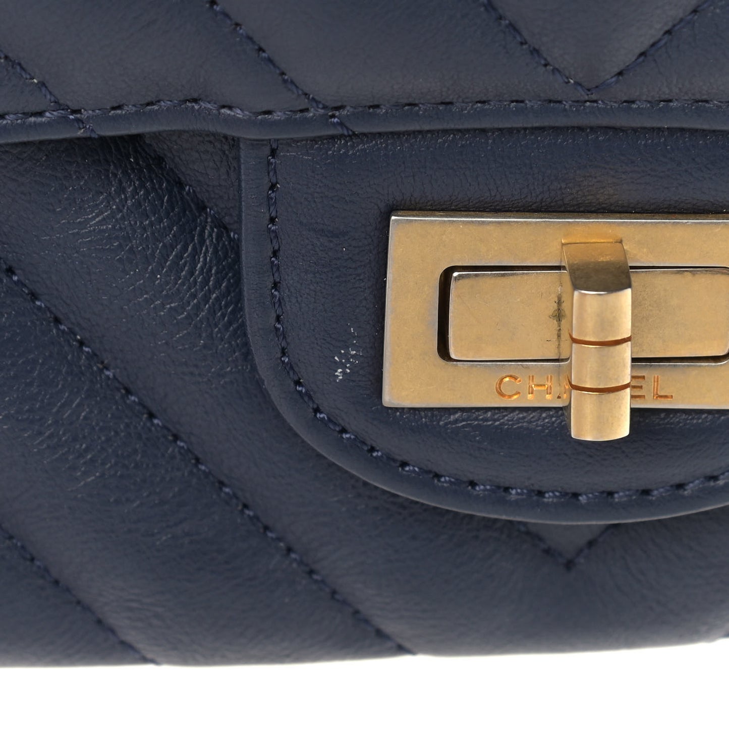 Crumpled Calfskin Chevron Quilted 2.55 Reissue 226 Navy Blue