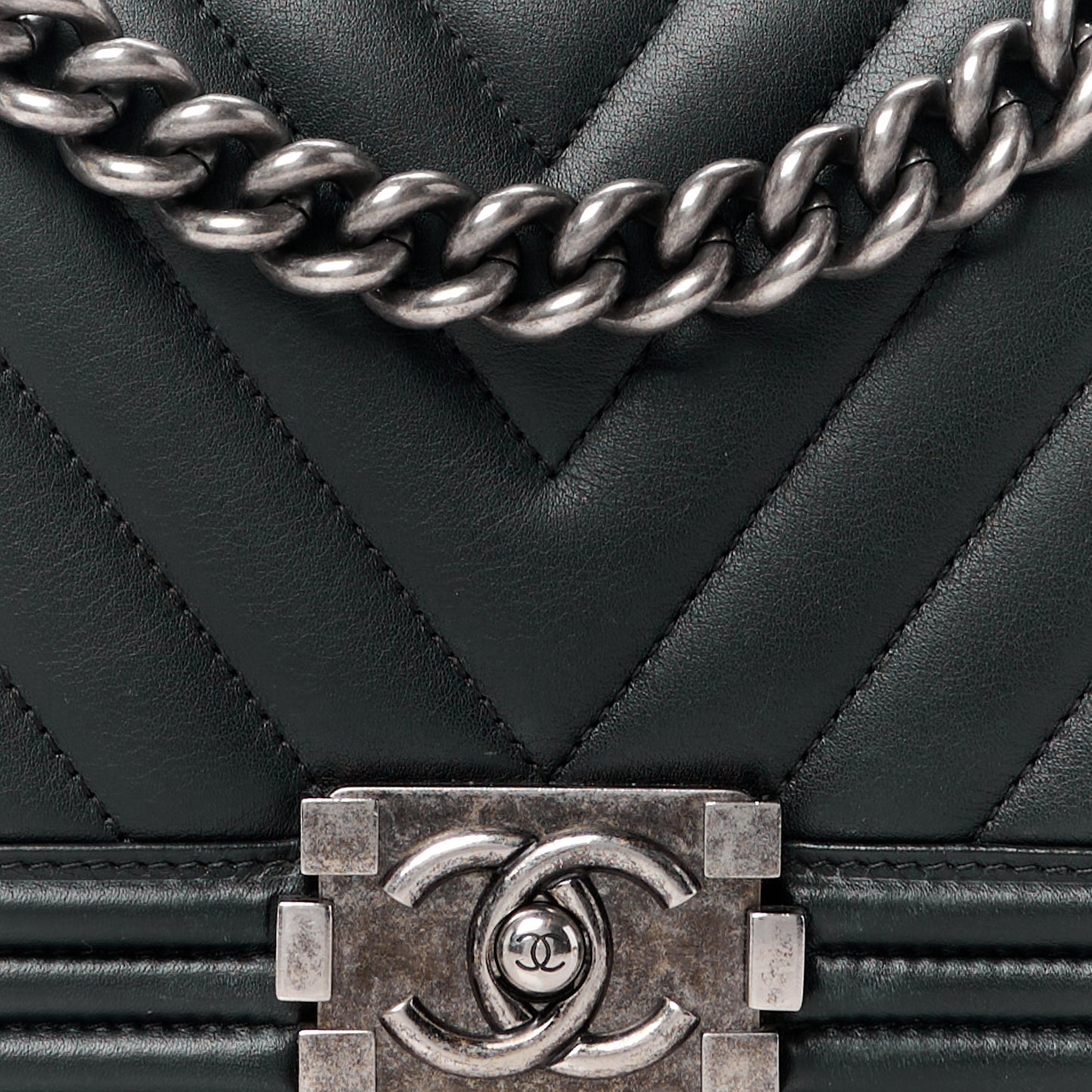 Lambskin Chevron Quilted Medium Boy Flap Black