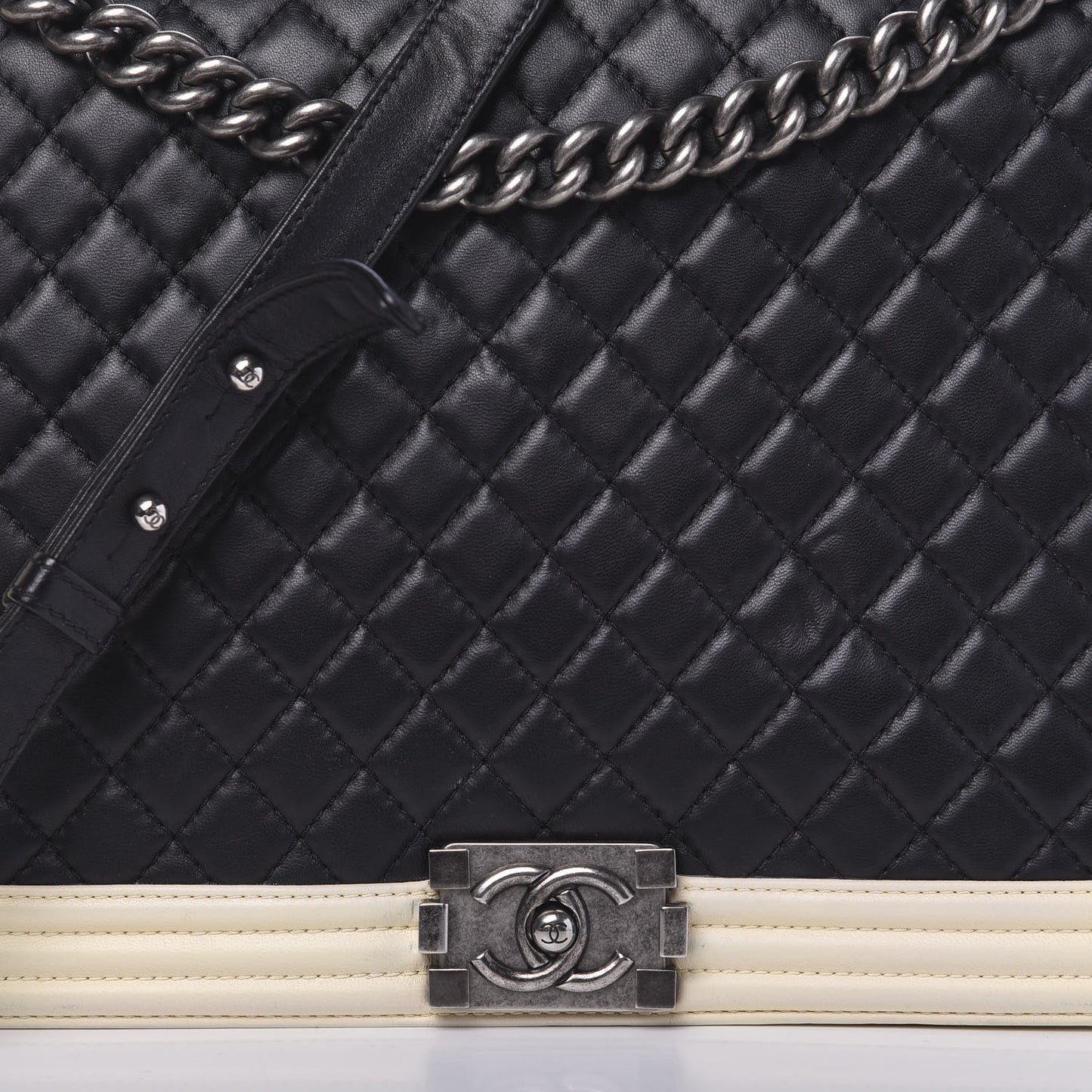 Lambskin Quilted Large Boy Flap Black White