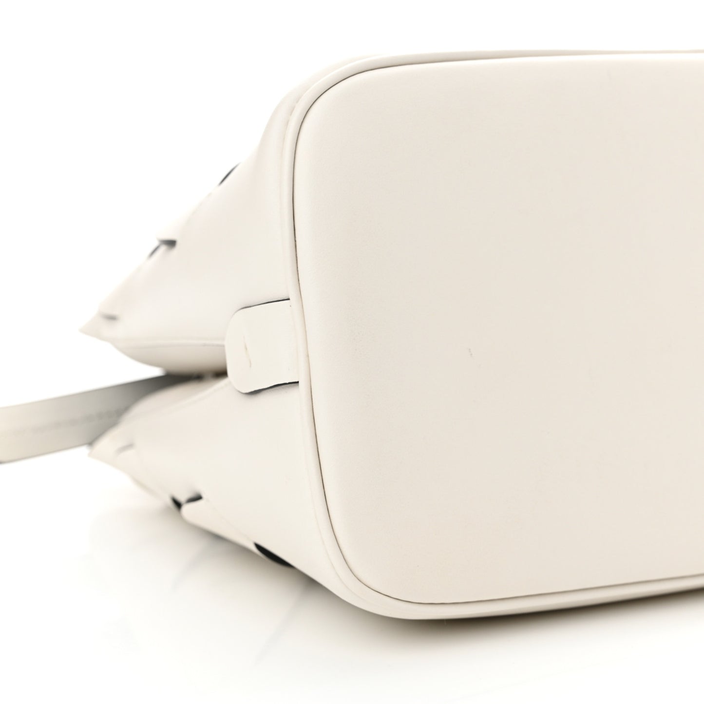 Vitello Intreccio Tress Handbag White Black