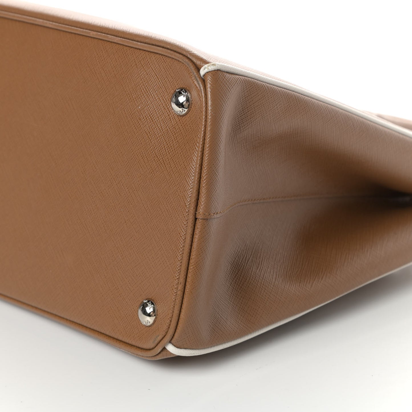 Saffiano Medium Galleria Double Zip Tote Cannella Talco