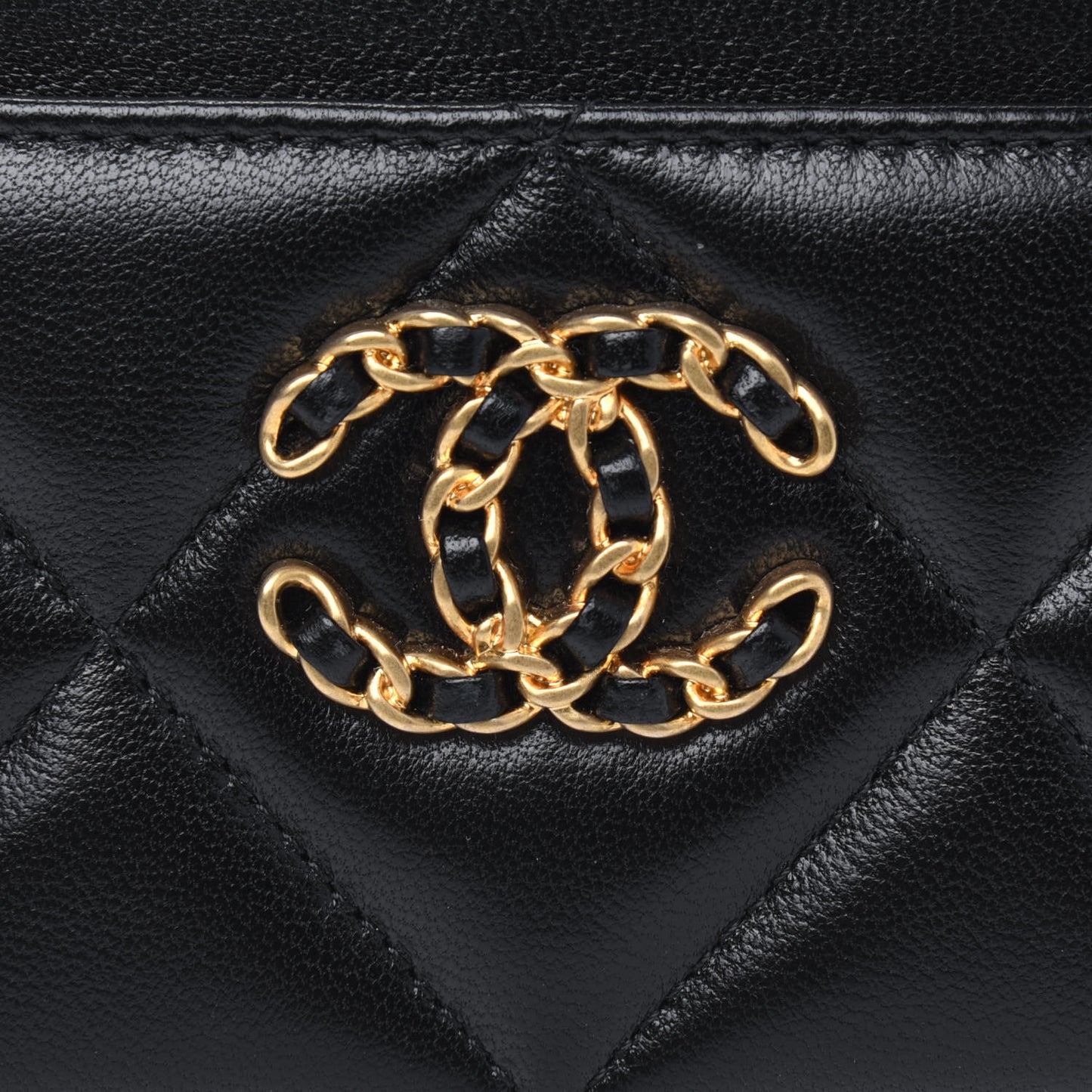 Shiny Goatskin Quilted Chanel 19 Card Holder Black