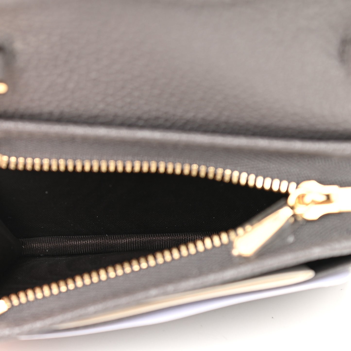 Grainy Calfskin Zumi Chain Card Case Wallet Dusty Grey