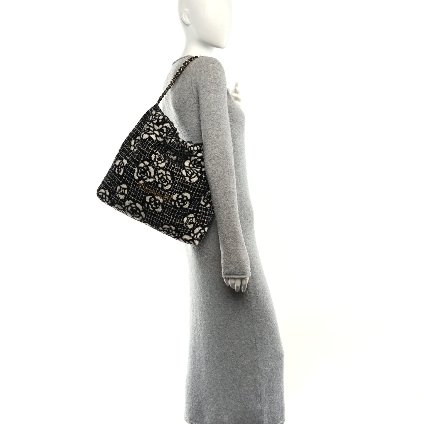 Cashmere Quilted Camellia Chanel 22 Black White