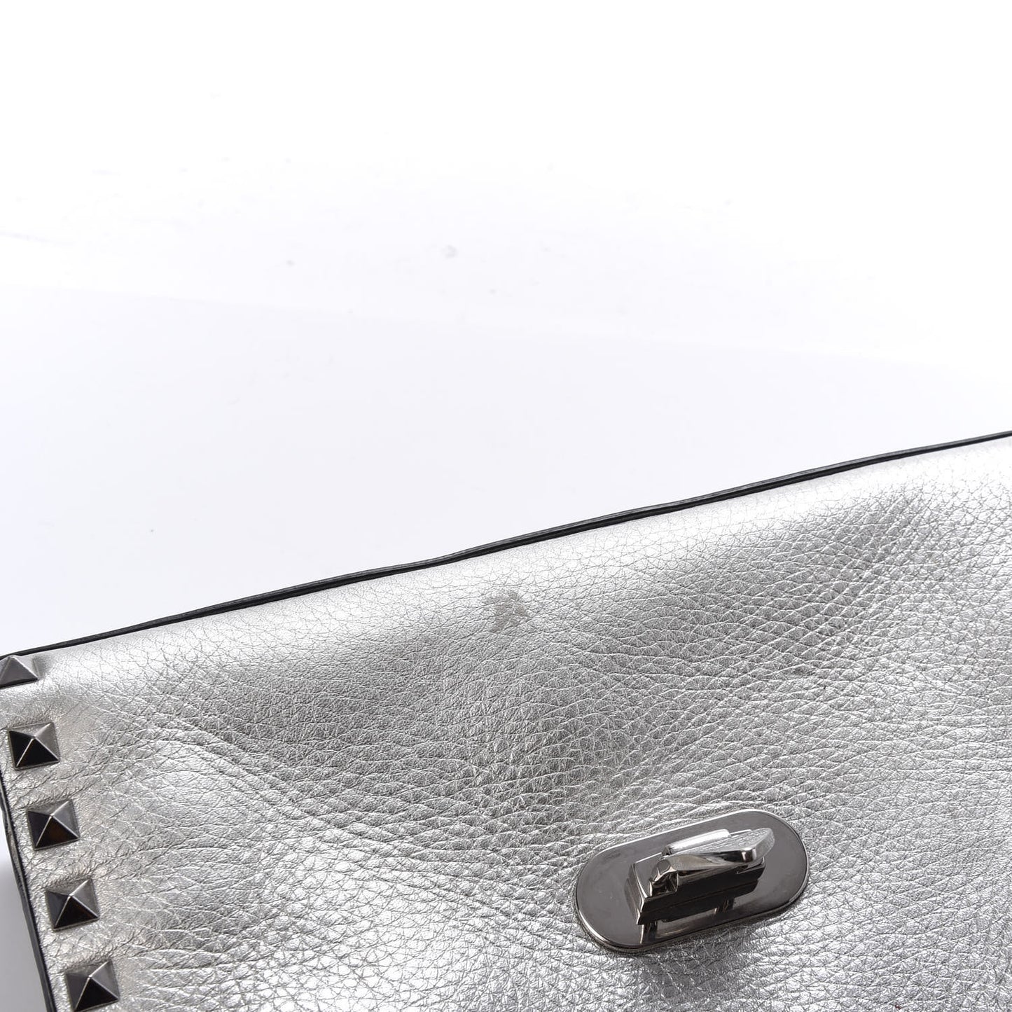 Metallic Pebbled Calfskin Medium Rockstud Flip Lock Crossbody Bag Silver