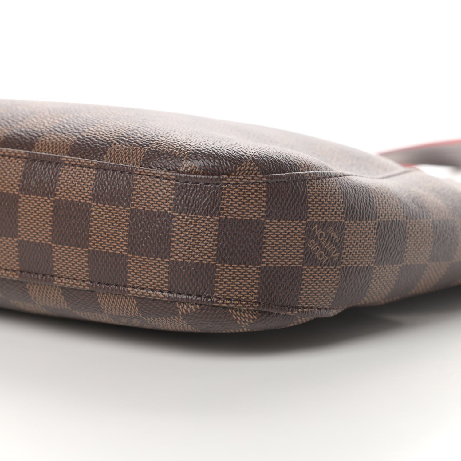 Louis Vuitton Damier Ebene South Bank Besace 9 of 10