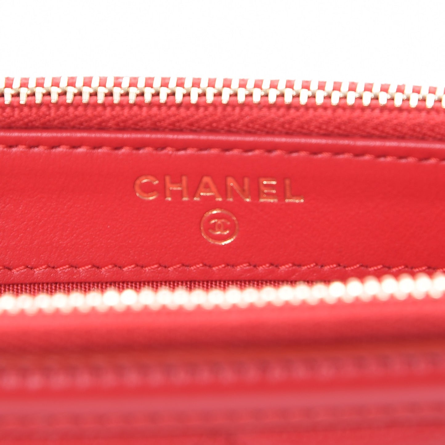 Caviar Quilted CC Filigree Clutch With Chain Red