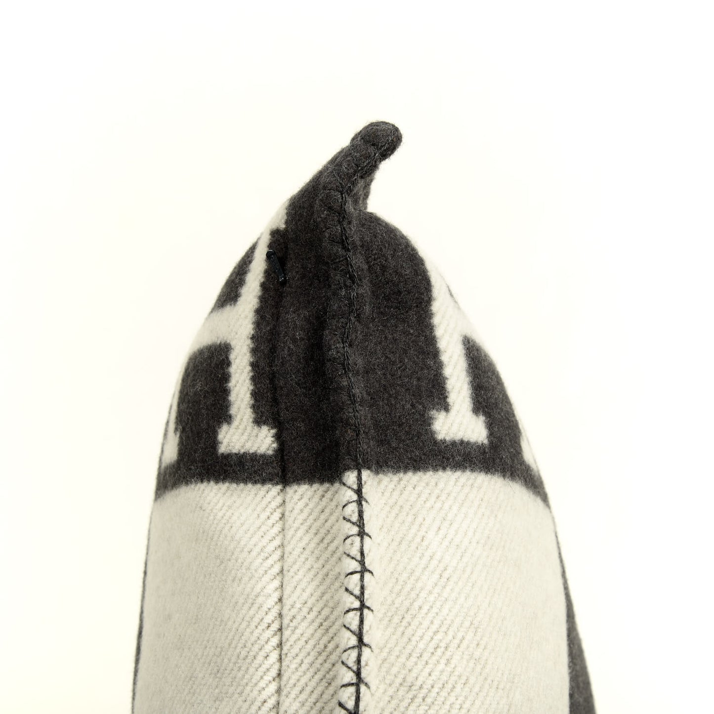 Wool Cashmere Avalon Pillow PM Ecru Gris Fonce