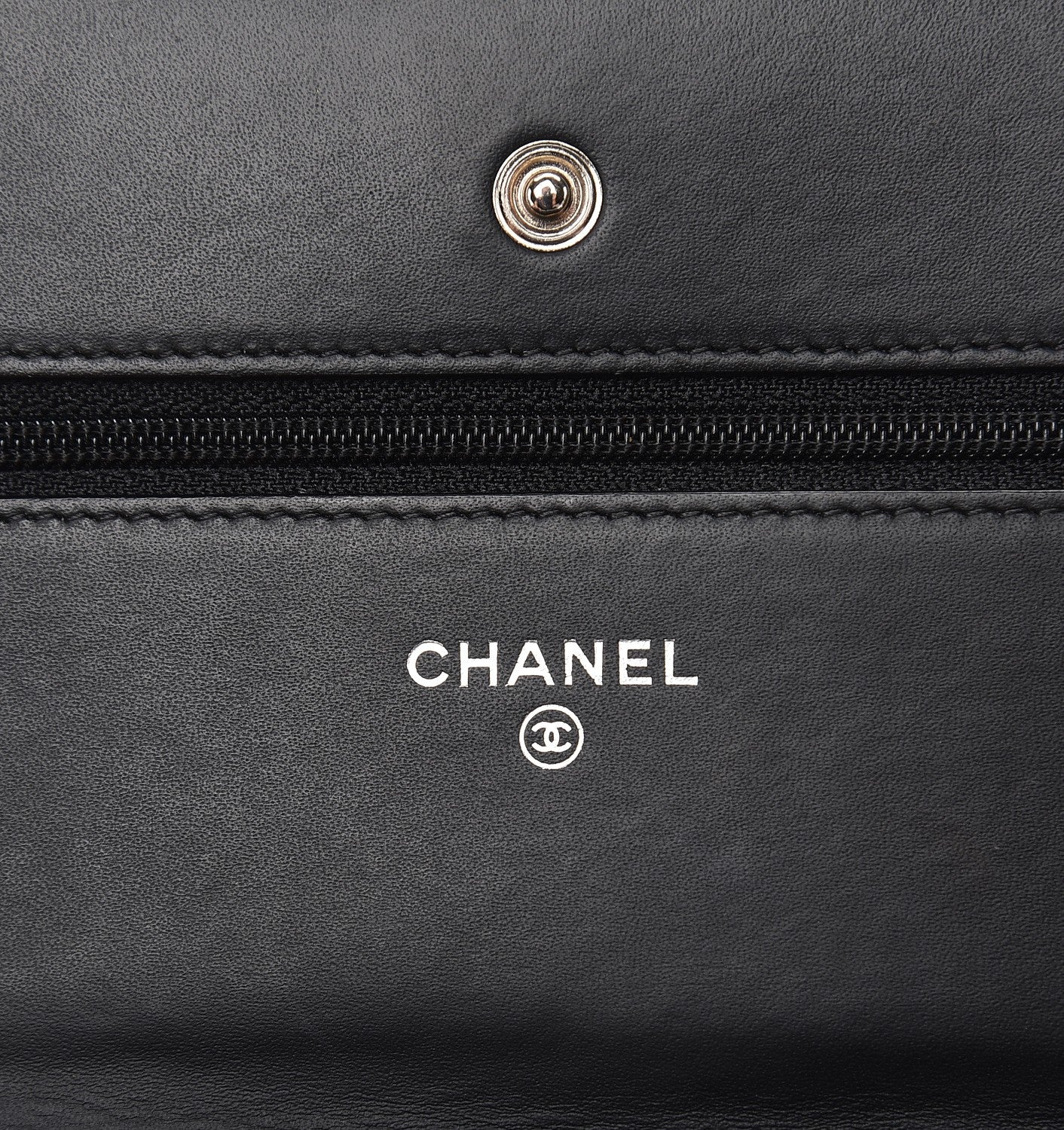 Patent Quilted Wallet On Chain WOC Black