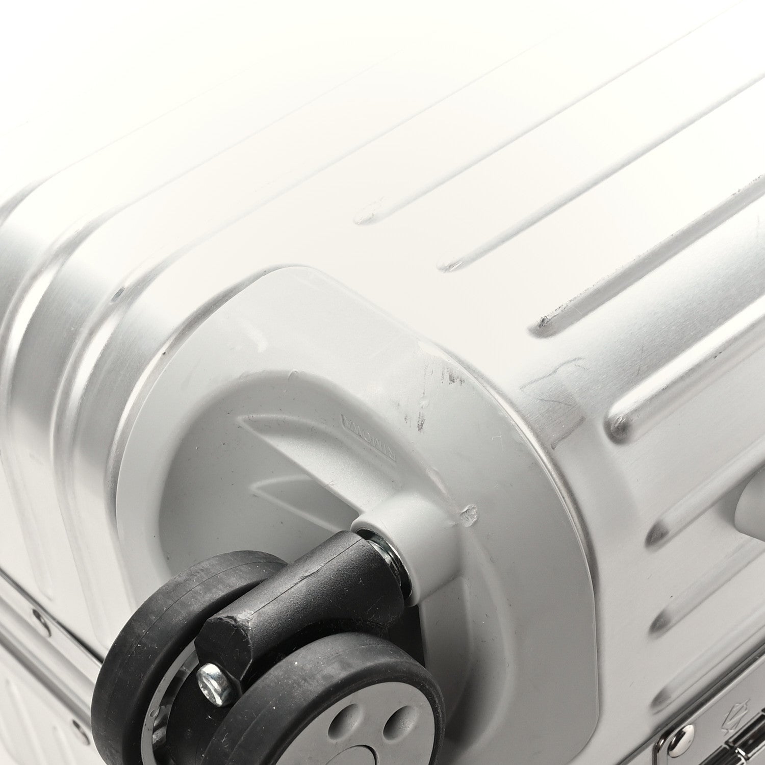 Rimowa Aluminum Original Cabin Plus Silver 7 of 9
