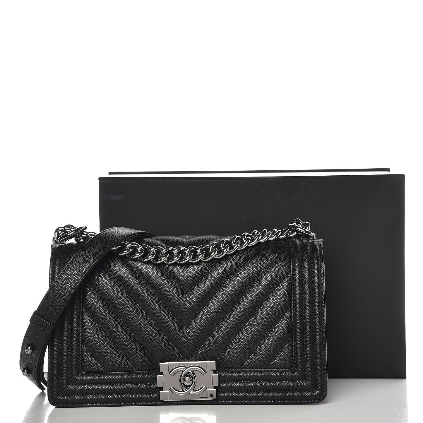 Caviar Chevron Quilted Medium Boy Flap Black