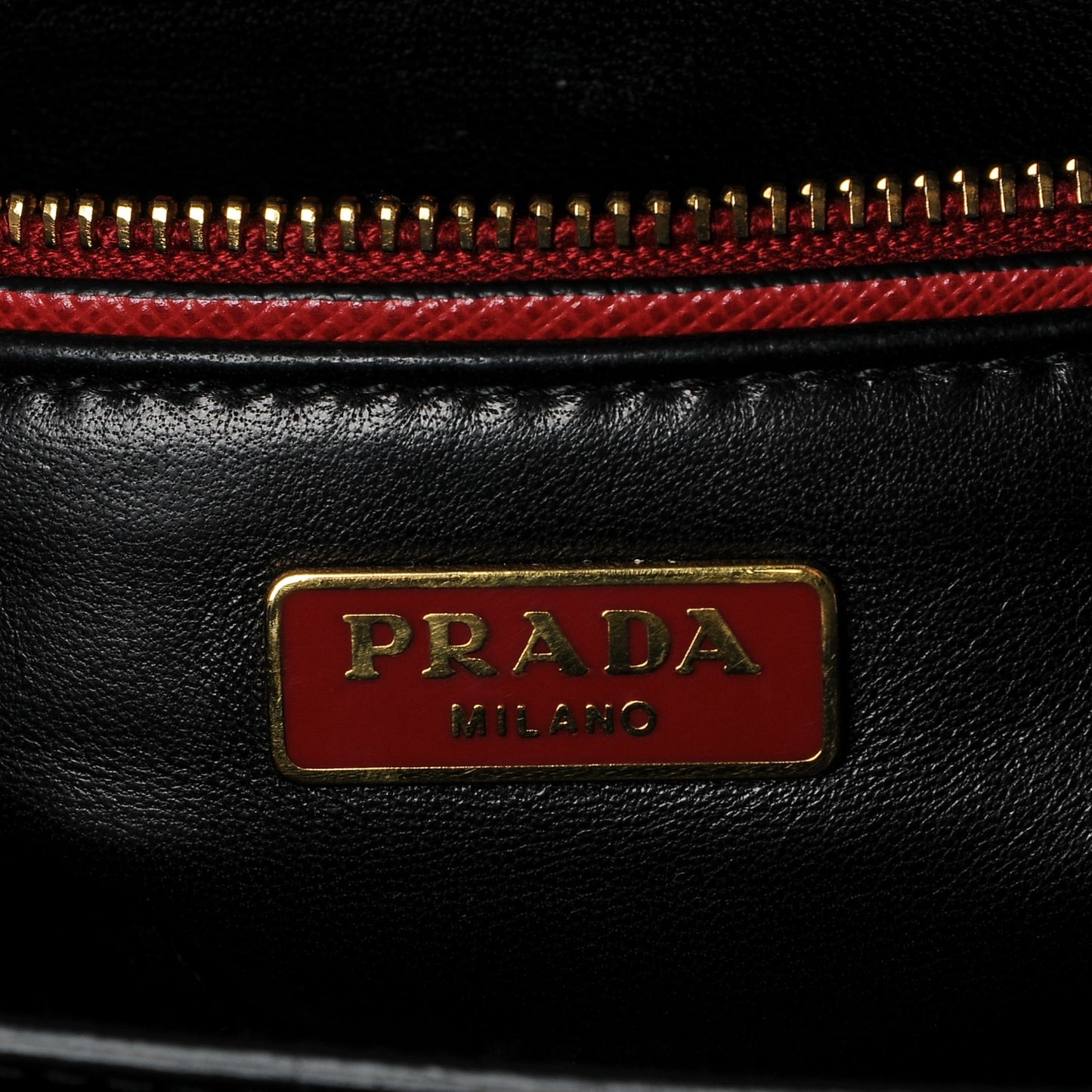 Saffiano Turnlock Shoulder Bag Nero Black Fuoco