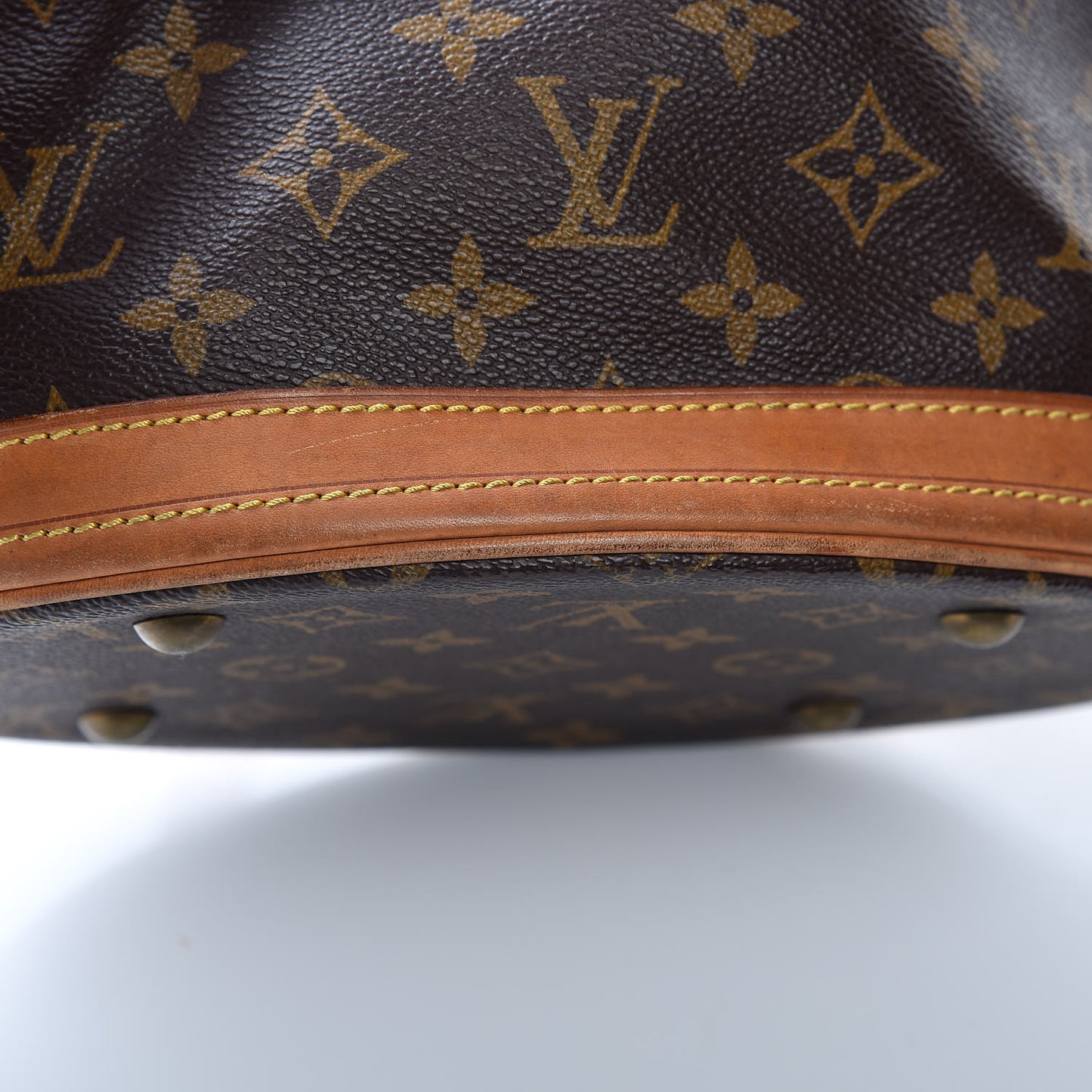Monogram Petit Bucket 23