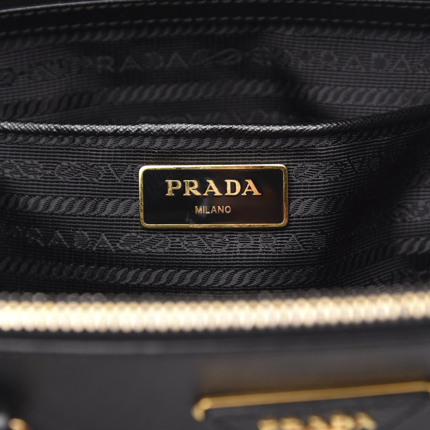 Saffiano Medium Galleria Double Zip Tote Black