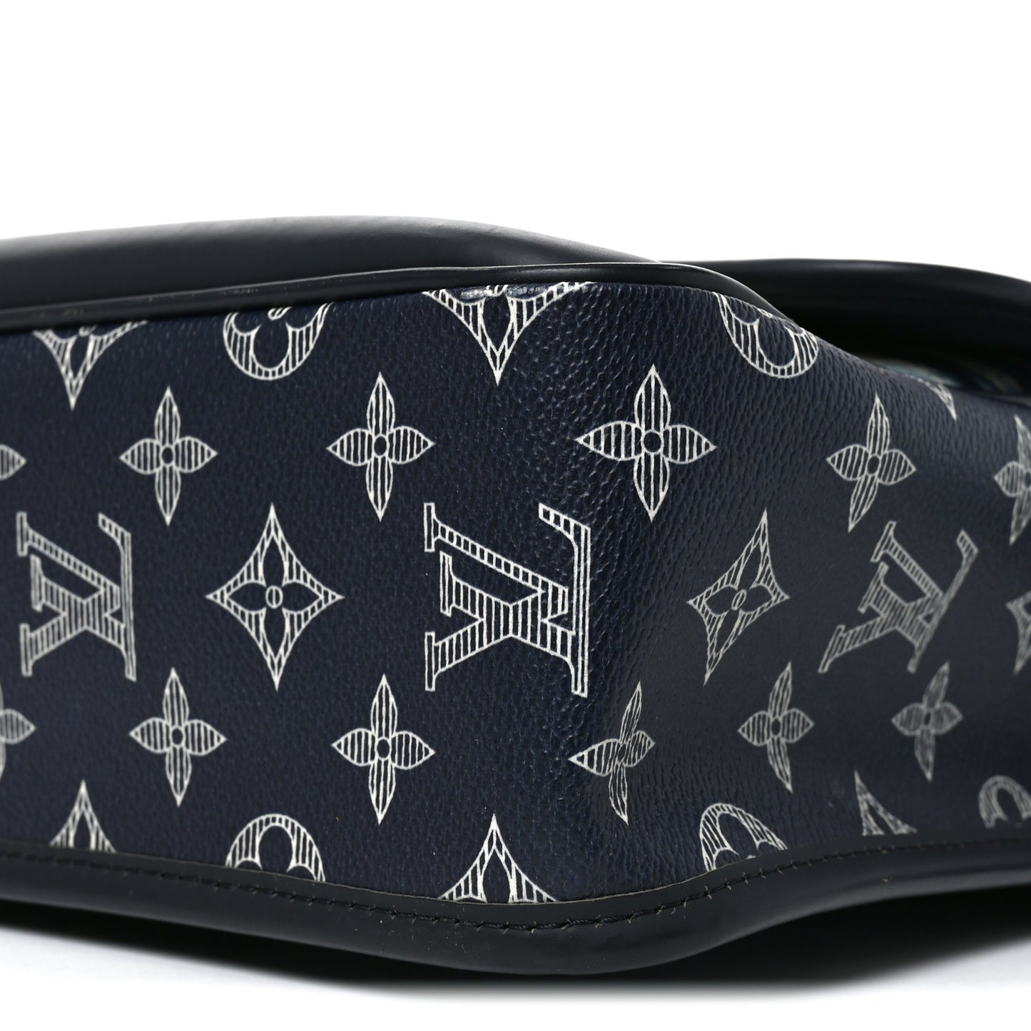 Savane Monogram Zebra Chapman Messenger GM Encre