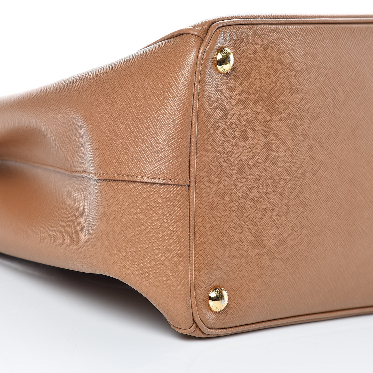 Saffiano Medium Galleria Double Zip Tote Caramel