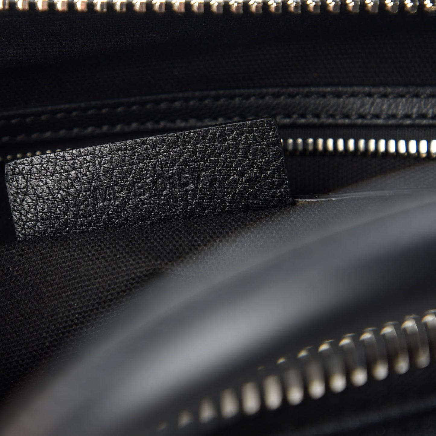 Sugar Goatskin Medium Antigona Black