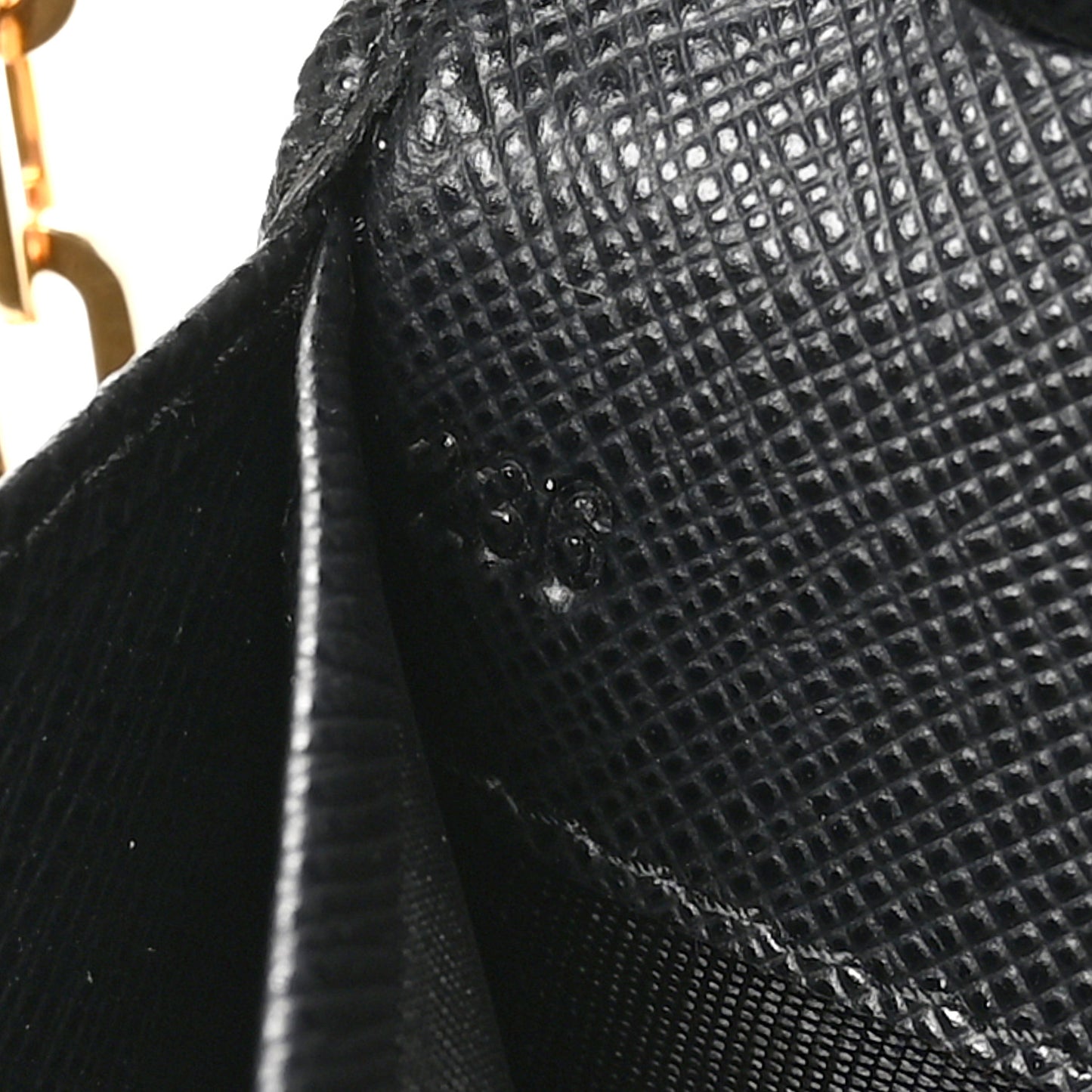 Saffiano Metal Oro Chain Wallet Black