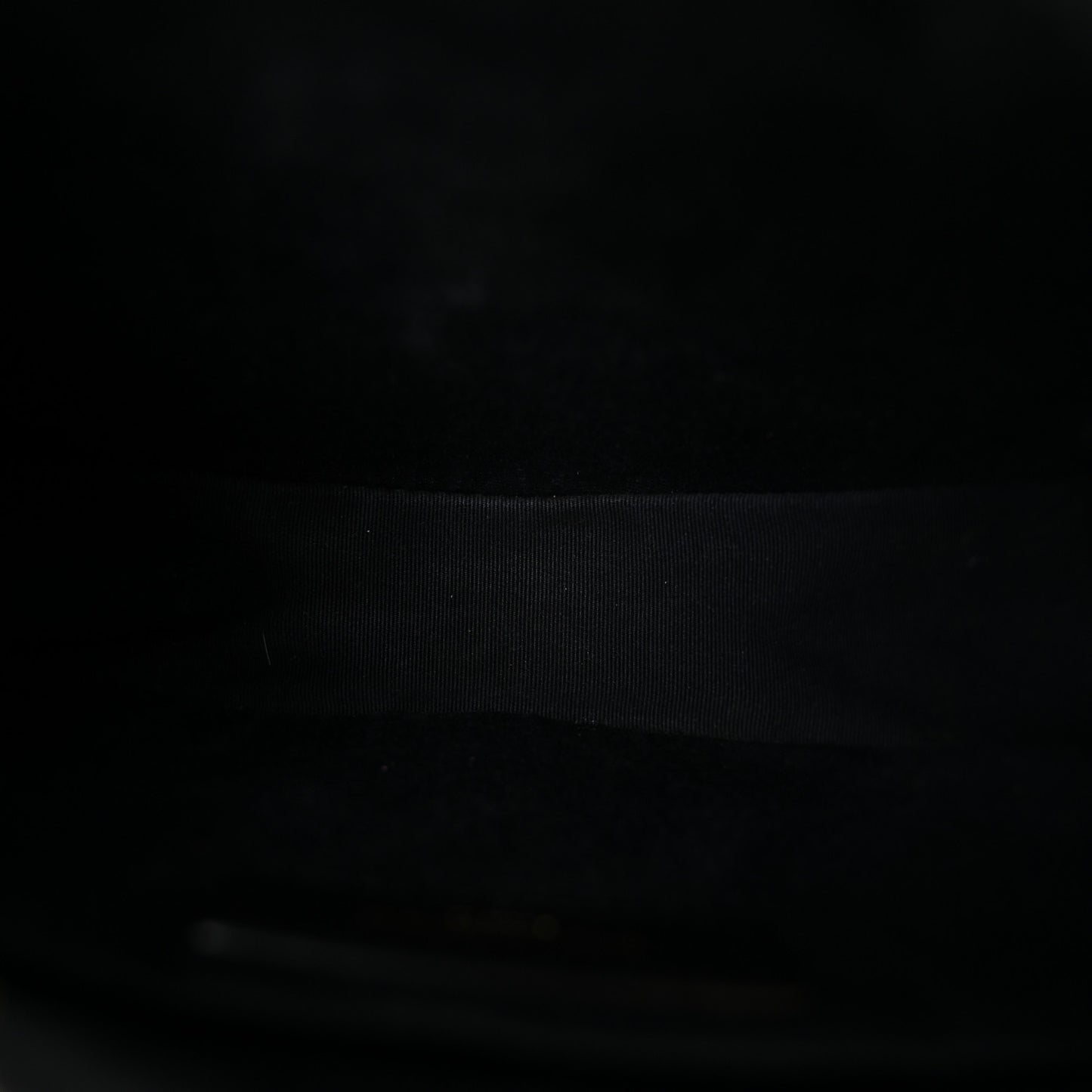 Grain De Poudre Matelasse Chevron Quilted Round Vinyle Camera Bag Black