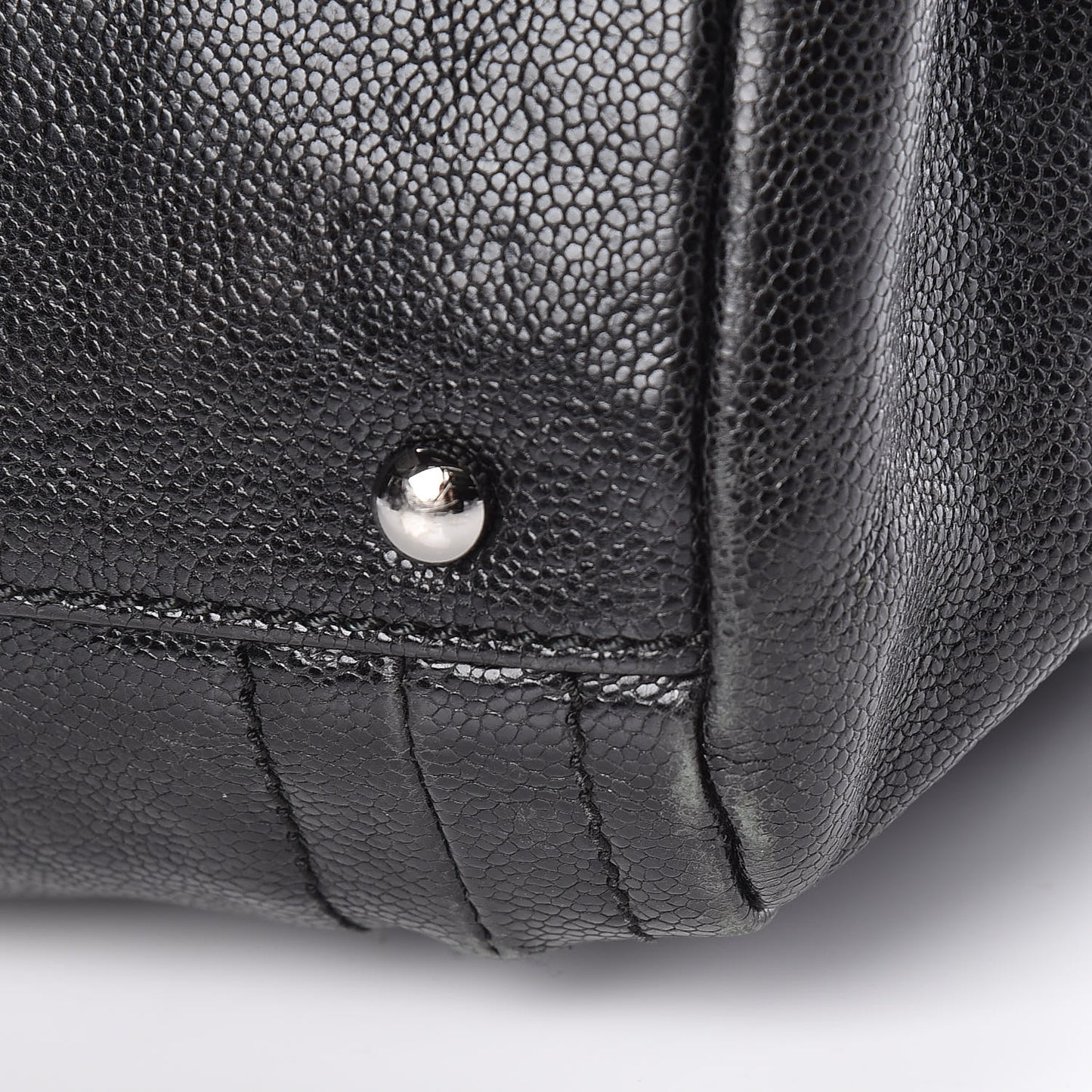 Glazed Caviar Modern Chain Tote Black