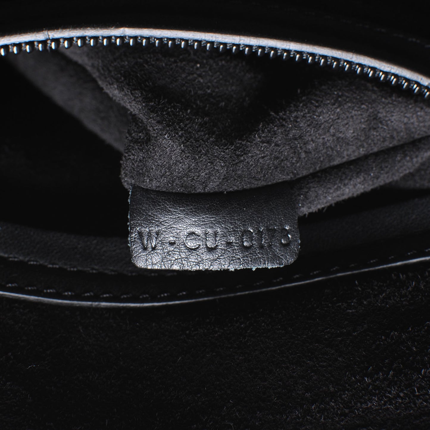 Smooth Calfskin Medium Phantom Luggage Black