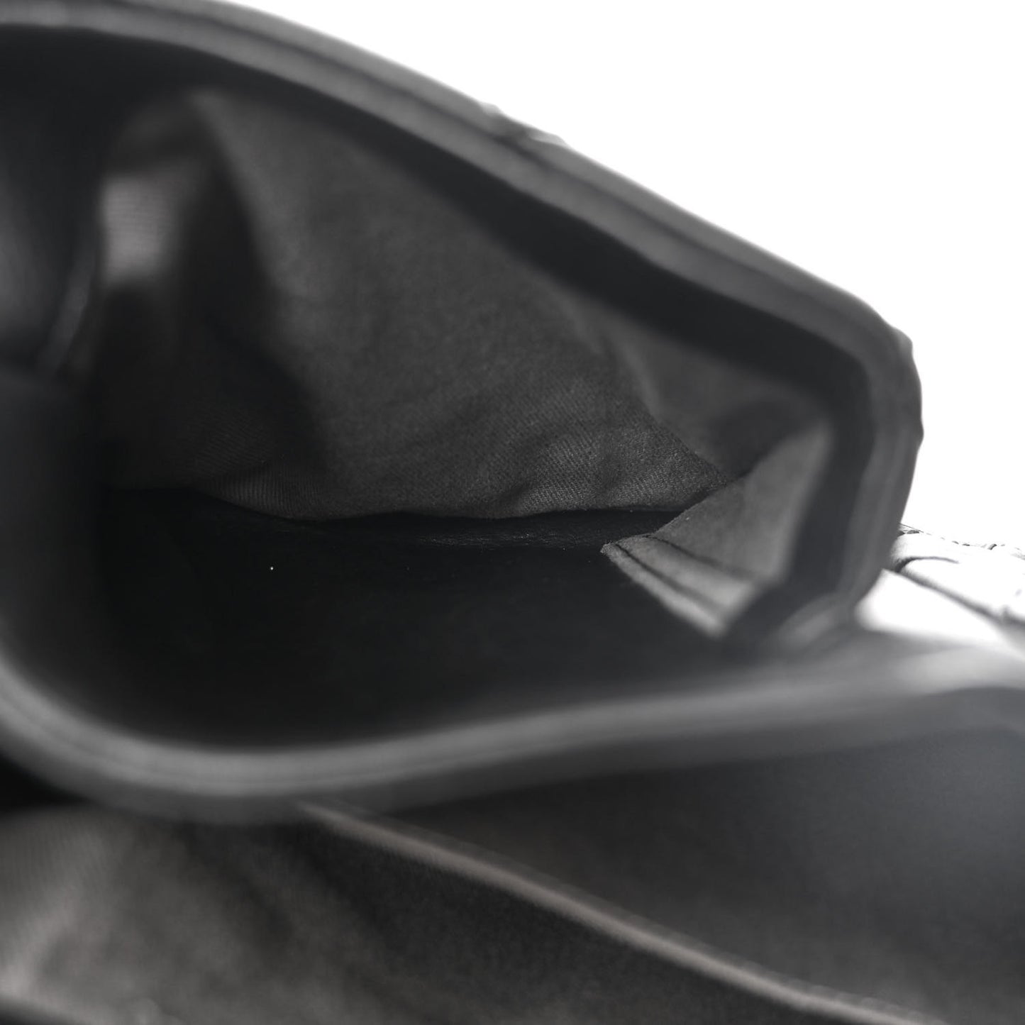 Calfskin Medium Natural Beauty Flap Black