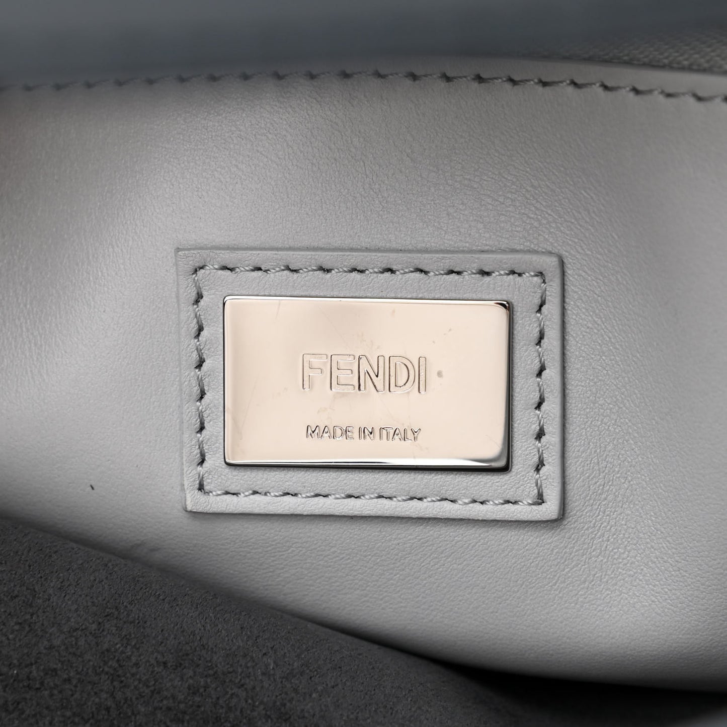 Vitello Seta Shiny Nappa Medium Peekaboo Iconic Satchel Tempesta Grigio Perla
