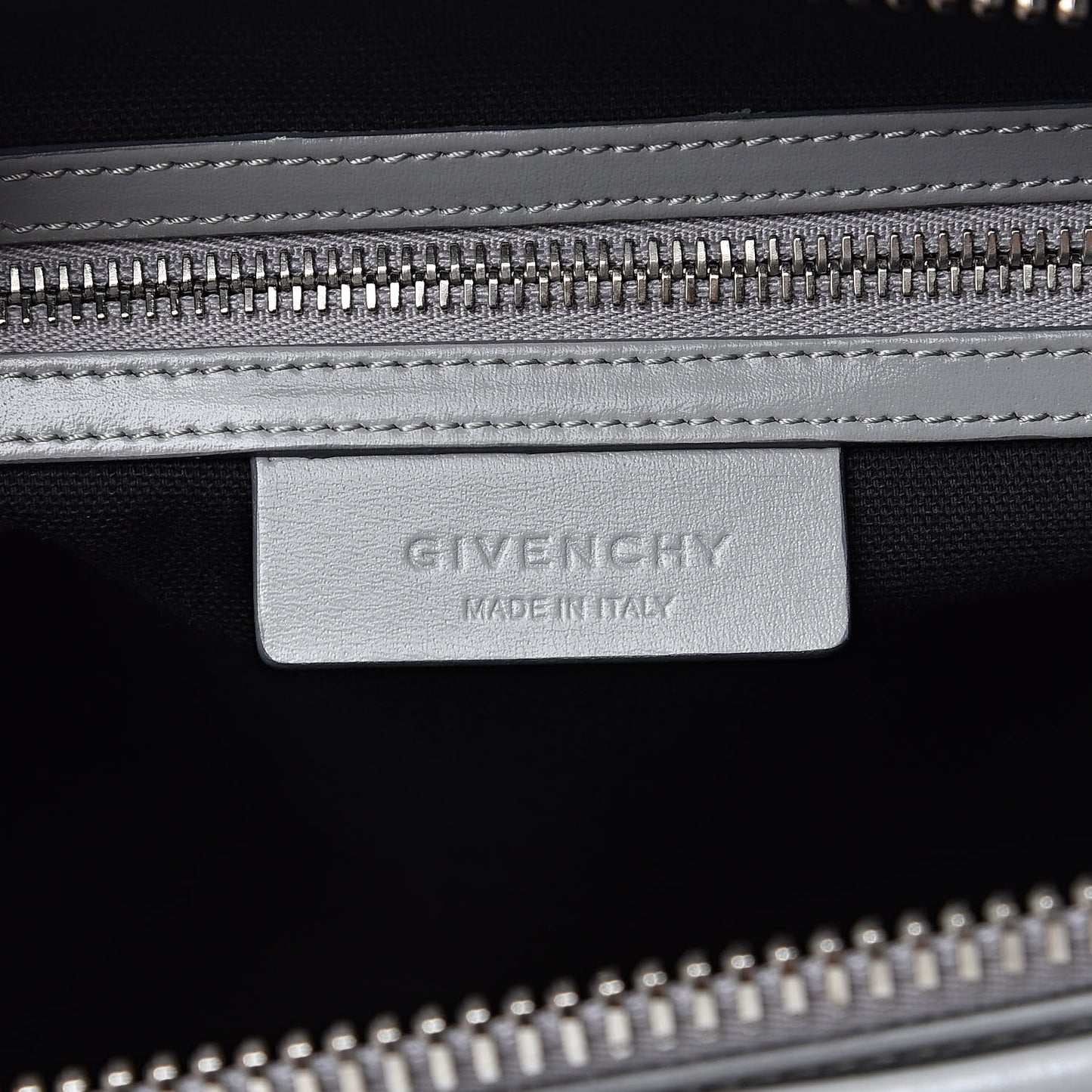 Shiny Lord Calfskin Medium Antigona Pearl Grey