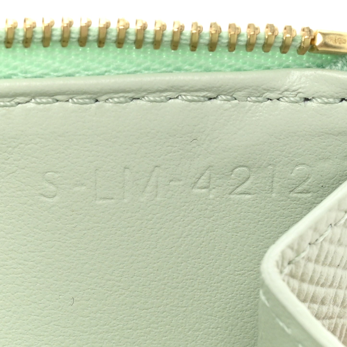 Grained Calfskin Zipped Card Holder Vert D'eau