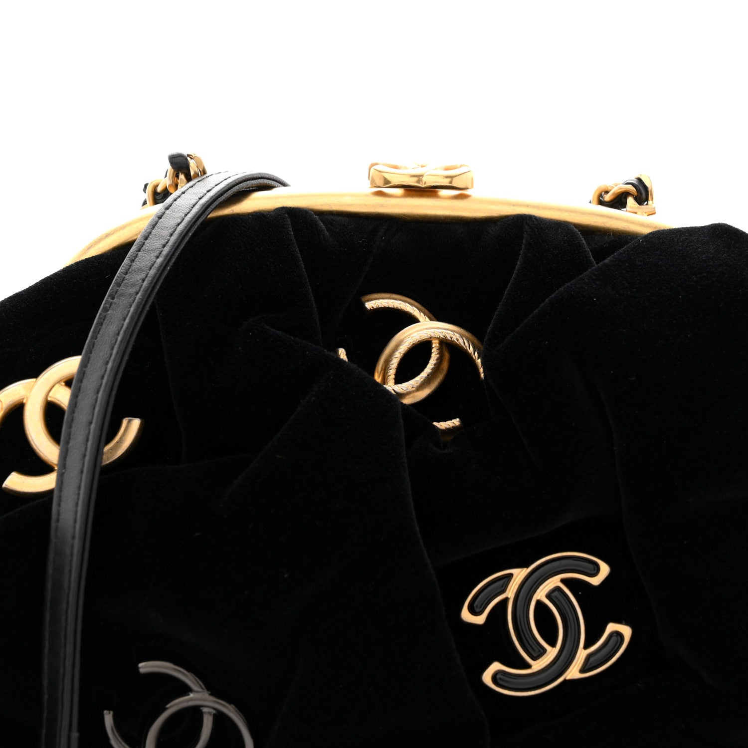 Chanel Velvet Enamel CC Kiss Lock Clutch Black 1877690 – FASHIONPHILE