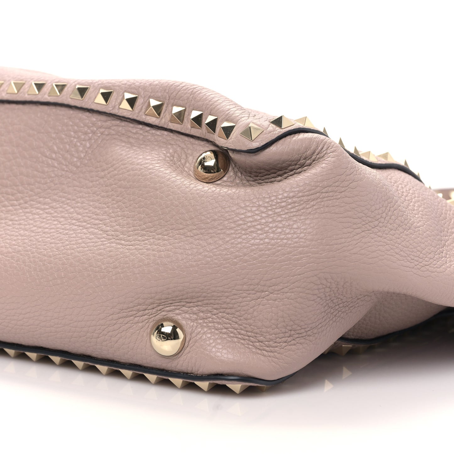 Pebbled Calfskin Medium Rockstud Tote Poudre
