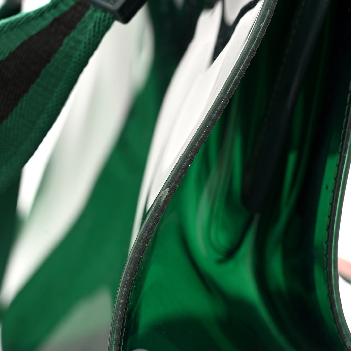 PVC The Hero 1829 Brillant Satchel Vert