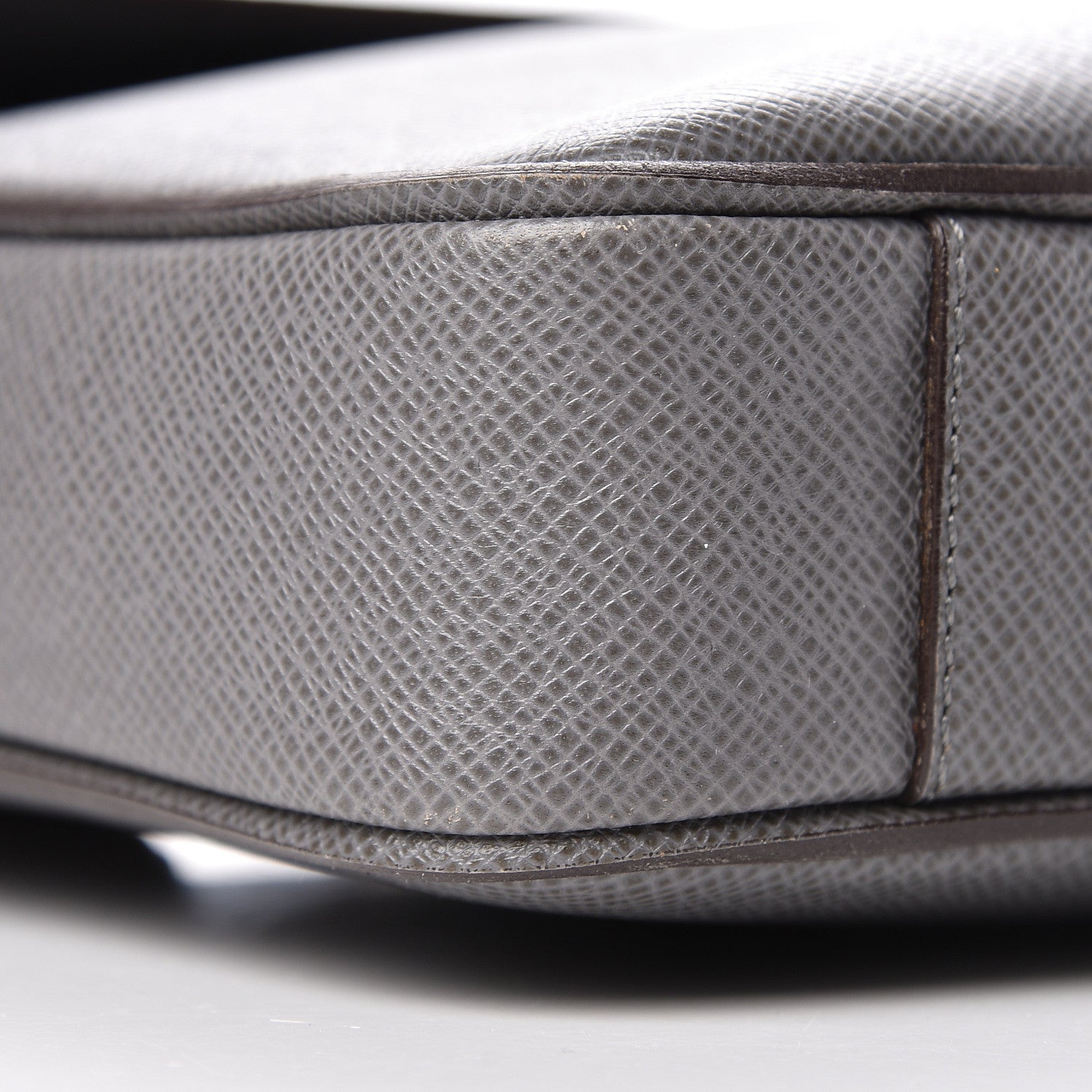 Louis Vuitton Taiga Vassili Briefcase PM Glacier 9 of 16